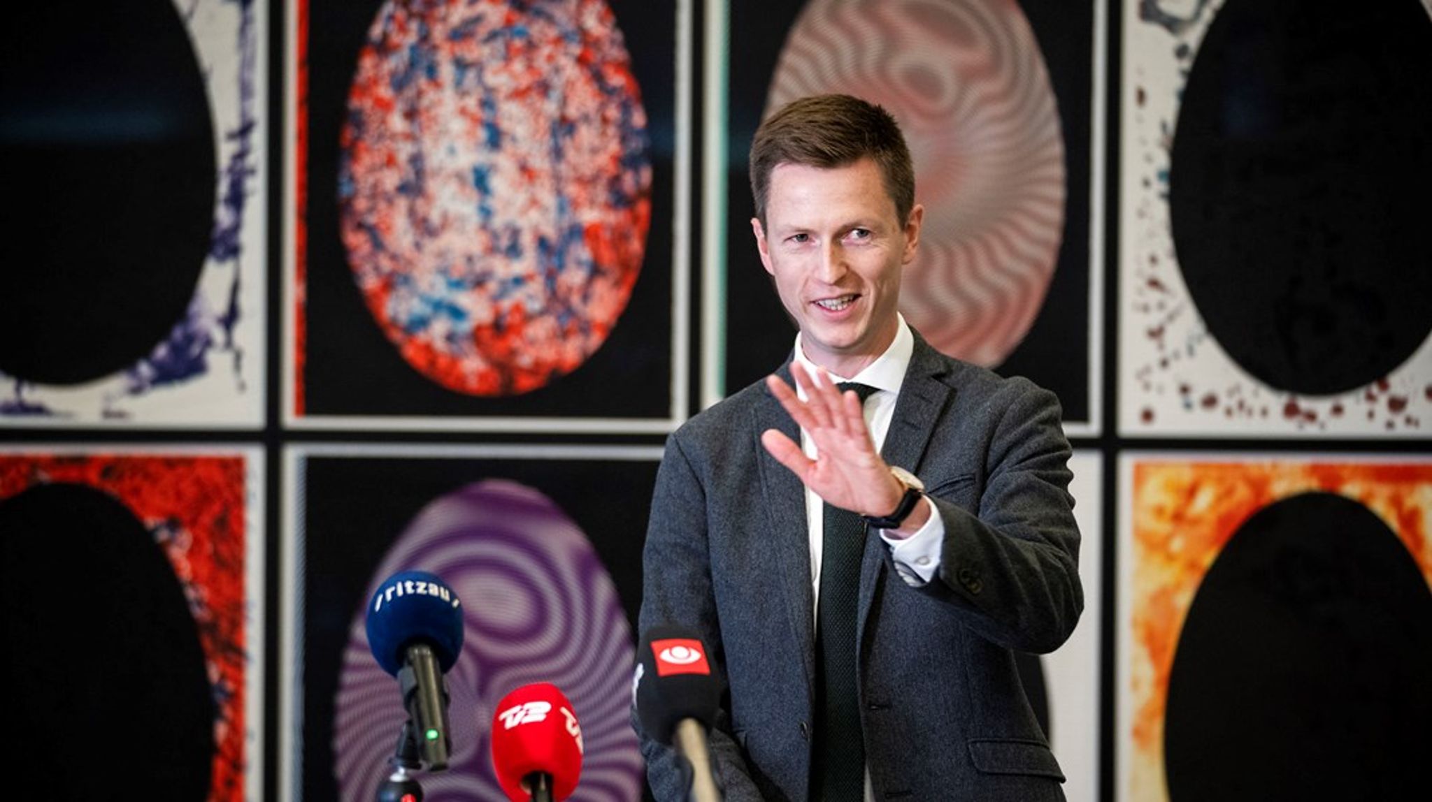 Jesper Petersen overtog i august posten som uddannelses- og forskningsminister fra Ane Halsboe-Jørgensen. Sidstnævnte havde pædagoguddannelsen som en af sine absolutte mærkesager og iværksatte bl.a. en evaluering, der skulle granske uddannelsen med henblik på at styrke den. Ifølge planen skal evalueringen bruges som afsæt til at regeringens oplæg til forbedringer af uddannelsen.<br>