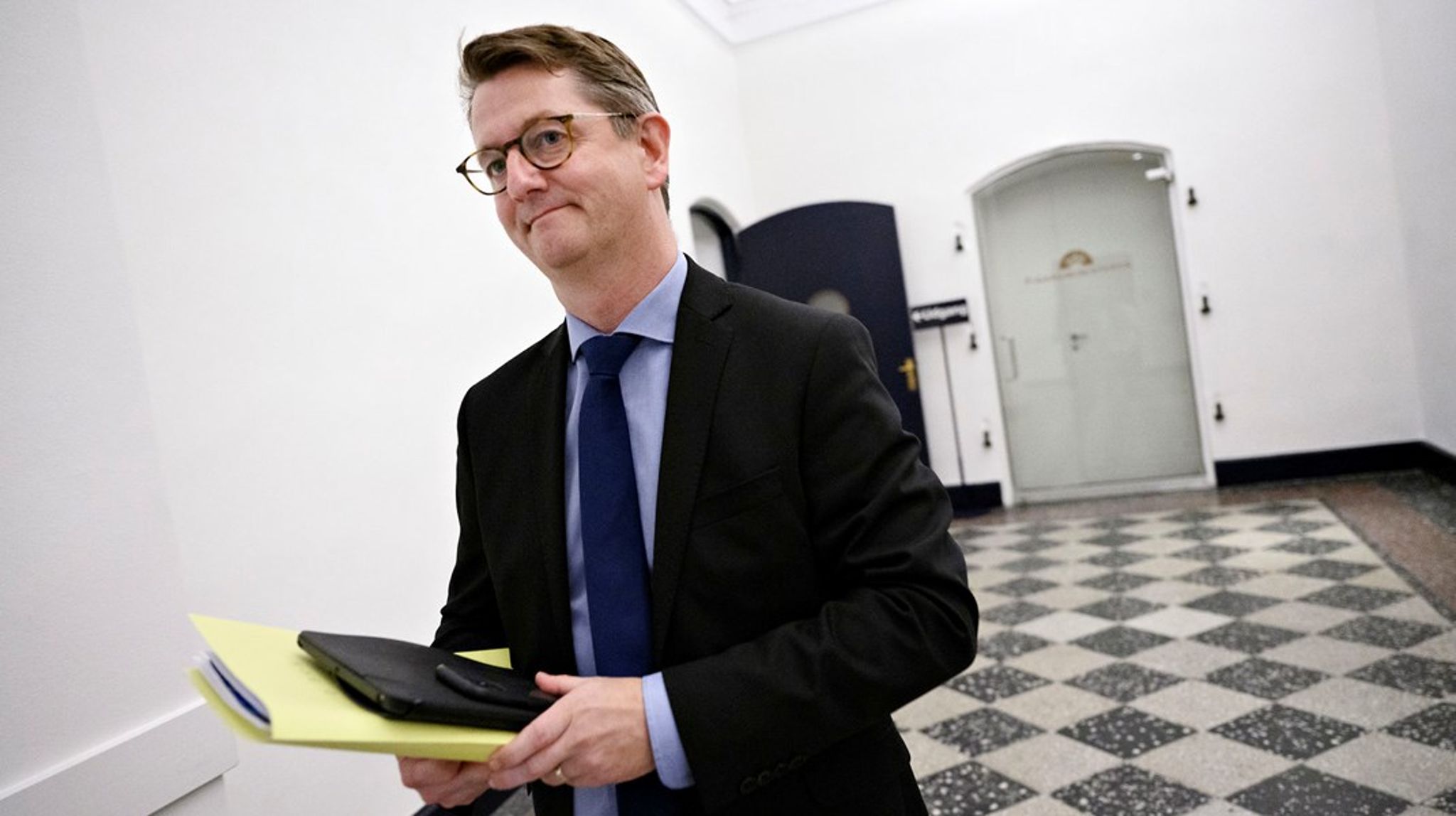 Den socialdemokratiske regering har reduceret den strukturelle beskæftigelse i en tid, hvor virksomhederne mangler arbejdskraft, skriver erhvervsordfører Torsten Schack Pedersen (V).