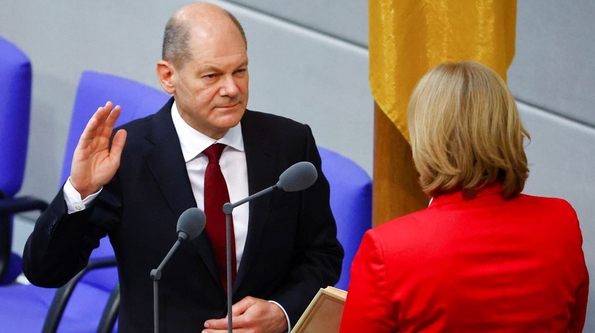 Socialdemokraten Olaf Scholz blev onsdag taget i ed som Tysklands nye regeringsleder. 