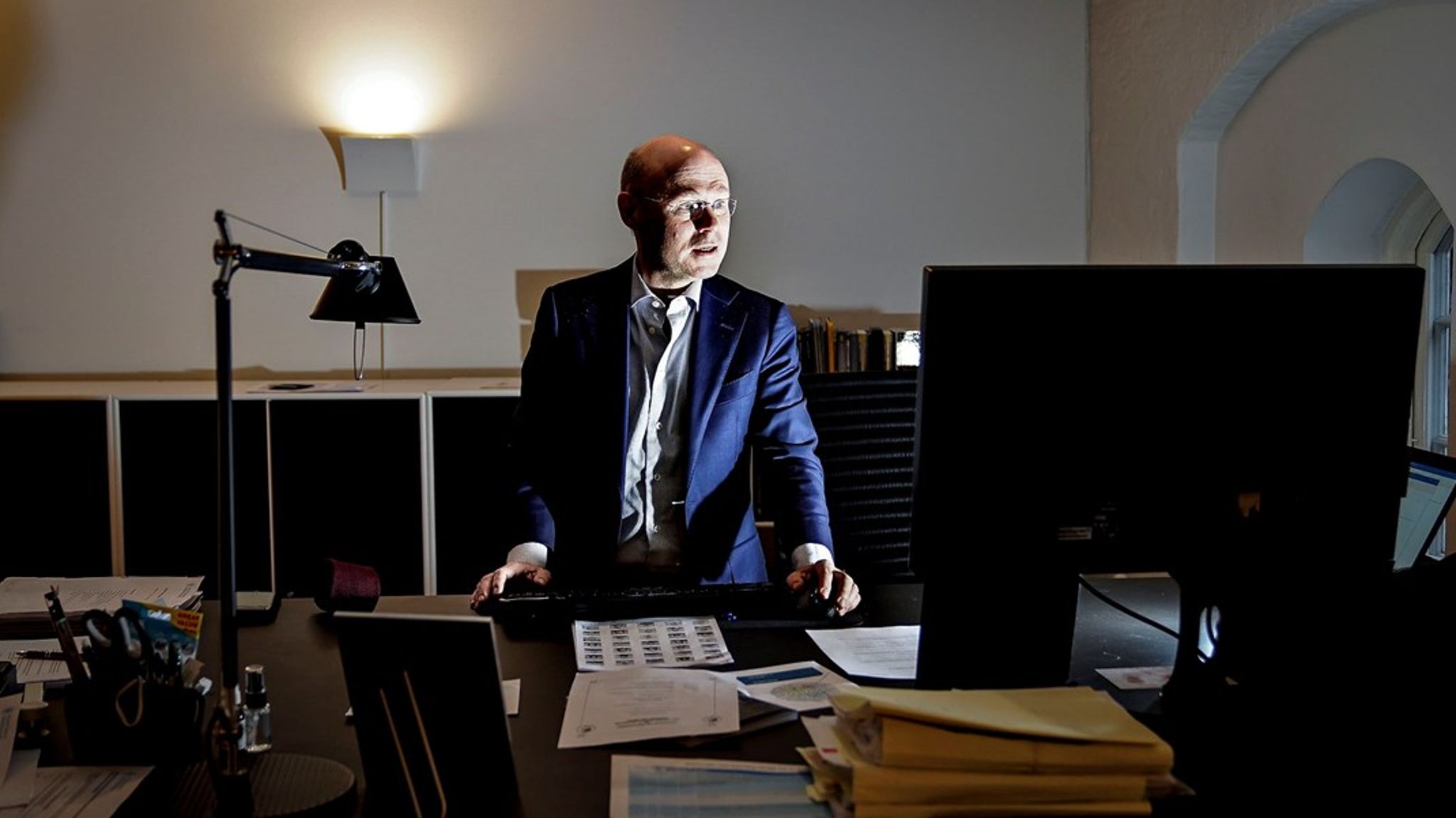 Folketingets Ombudsmand, Niels Fenger, har af egen drift belyst Miljø- og Fødevareklagenævnets problemer med at få forsyningsselskaber til at efterleve nævnets afgørelser.