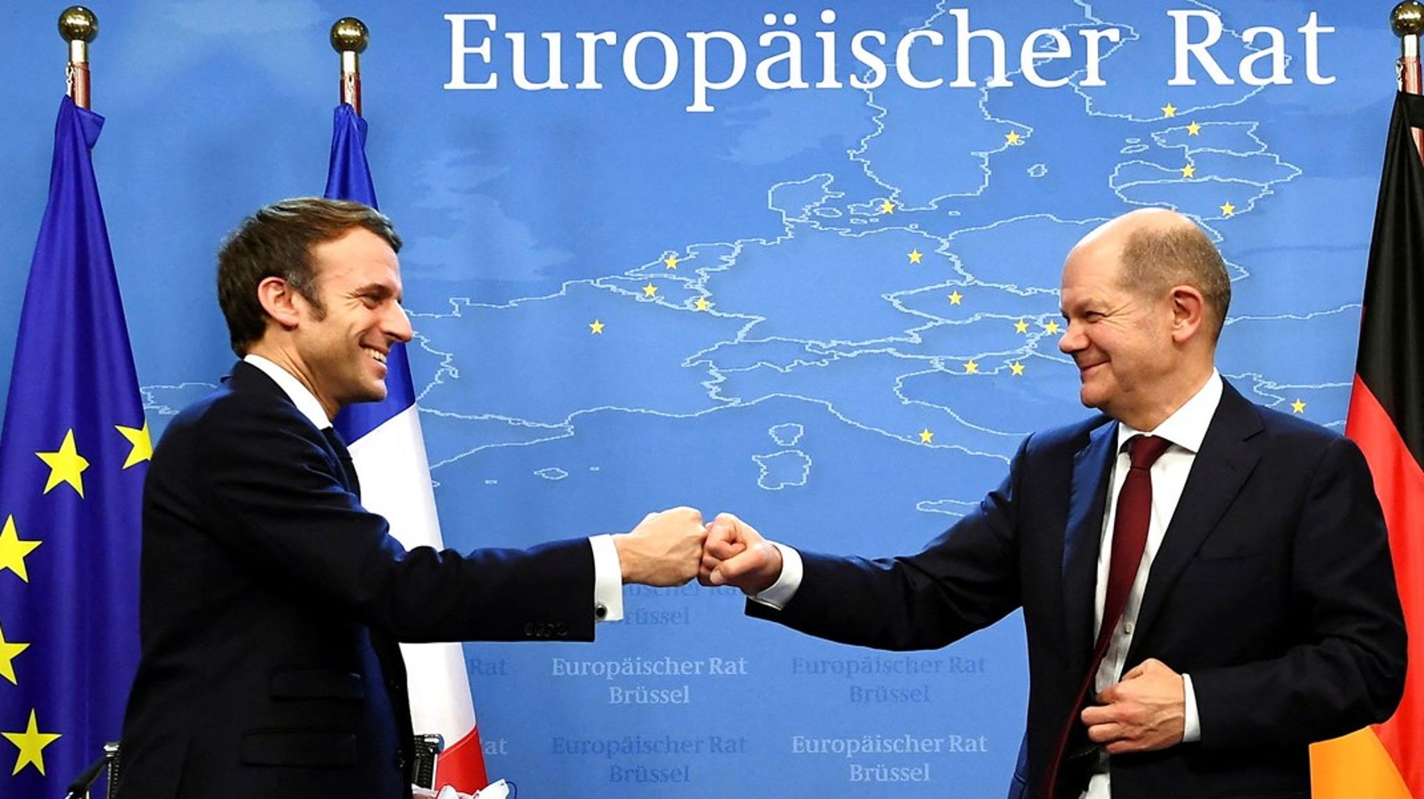 Den nye tyske kansler, Olaf Scholz, markerede sin topmødedebut med et fælles pressemøde med den franske præsident, Emmanuel Macron.