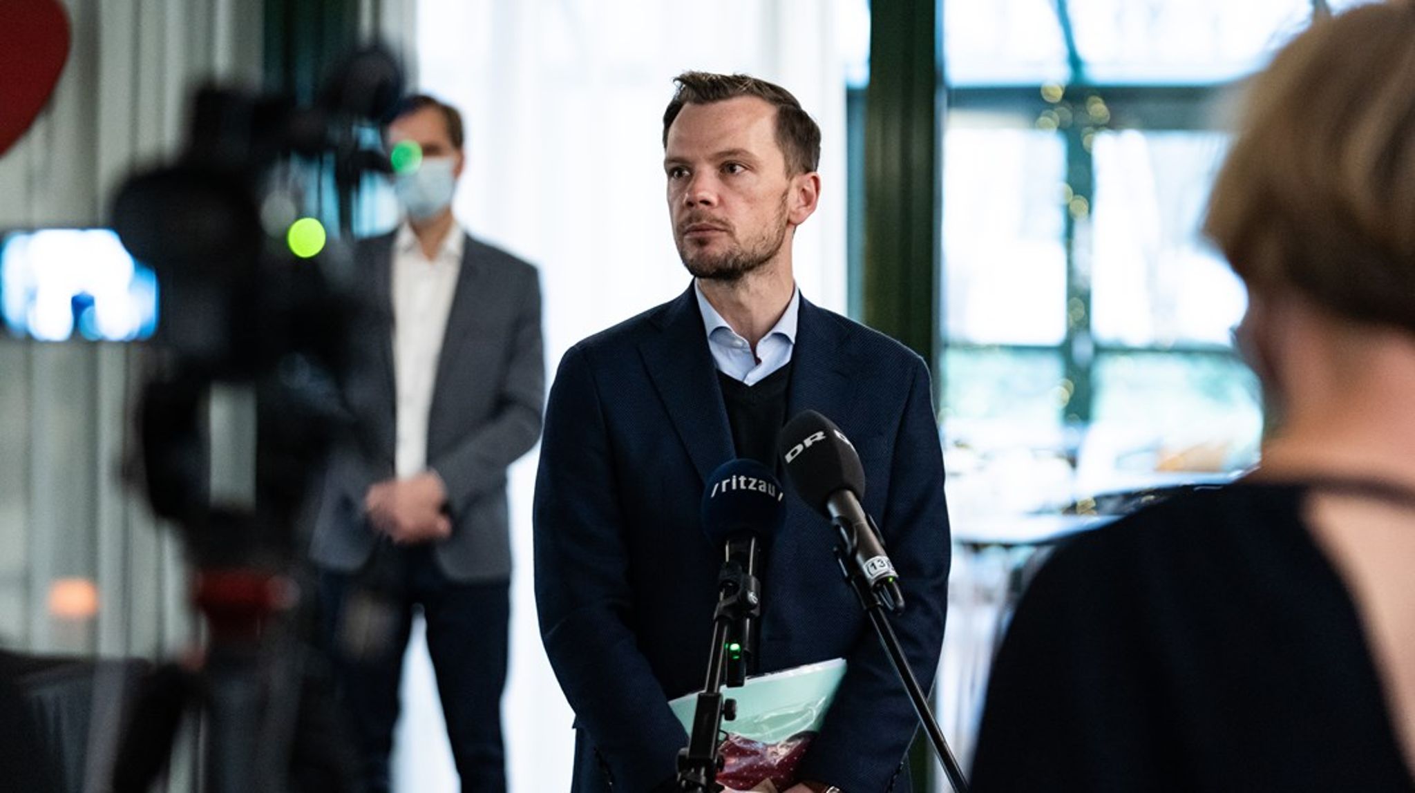 I kølvandet på sager om&nbsp;kontanhjælpsfejl bør beskæftigelsesminister Peter Hummelgaard (S)&nbsp;give kommunerne et påbud&nbsp;om at gennemgå alle relevante sager fra 2016 og frem til i dag, mener&nbsp;Kira West og Thorkild Olesen.