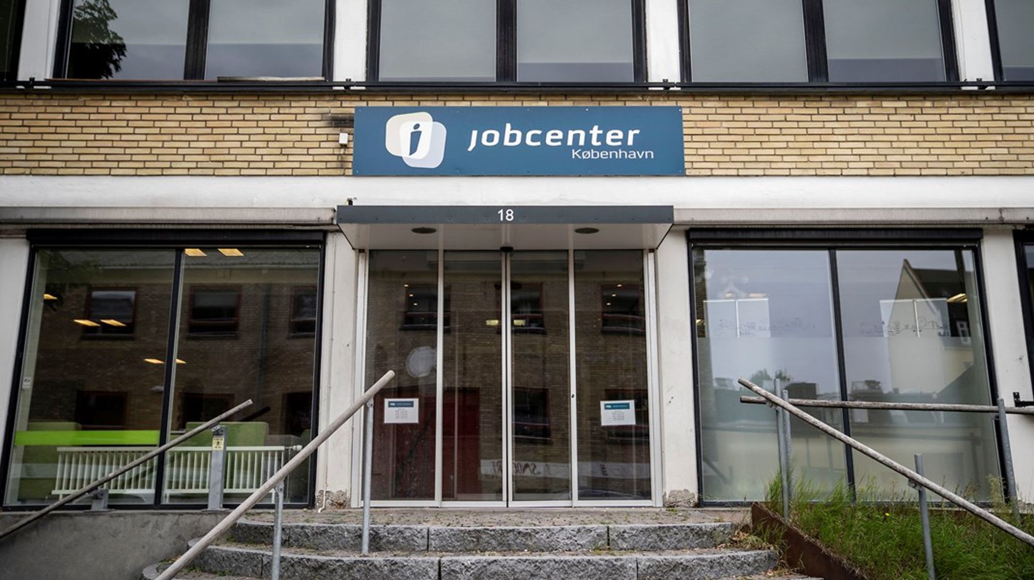 I stedet for at blive mødt af et system, der hjælper den syge borger, mødes de af et system og en lovgivning, der emmer af mistillid til den enkelte borger, skriver Maria Melchiorsen. 