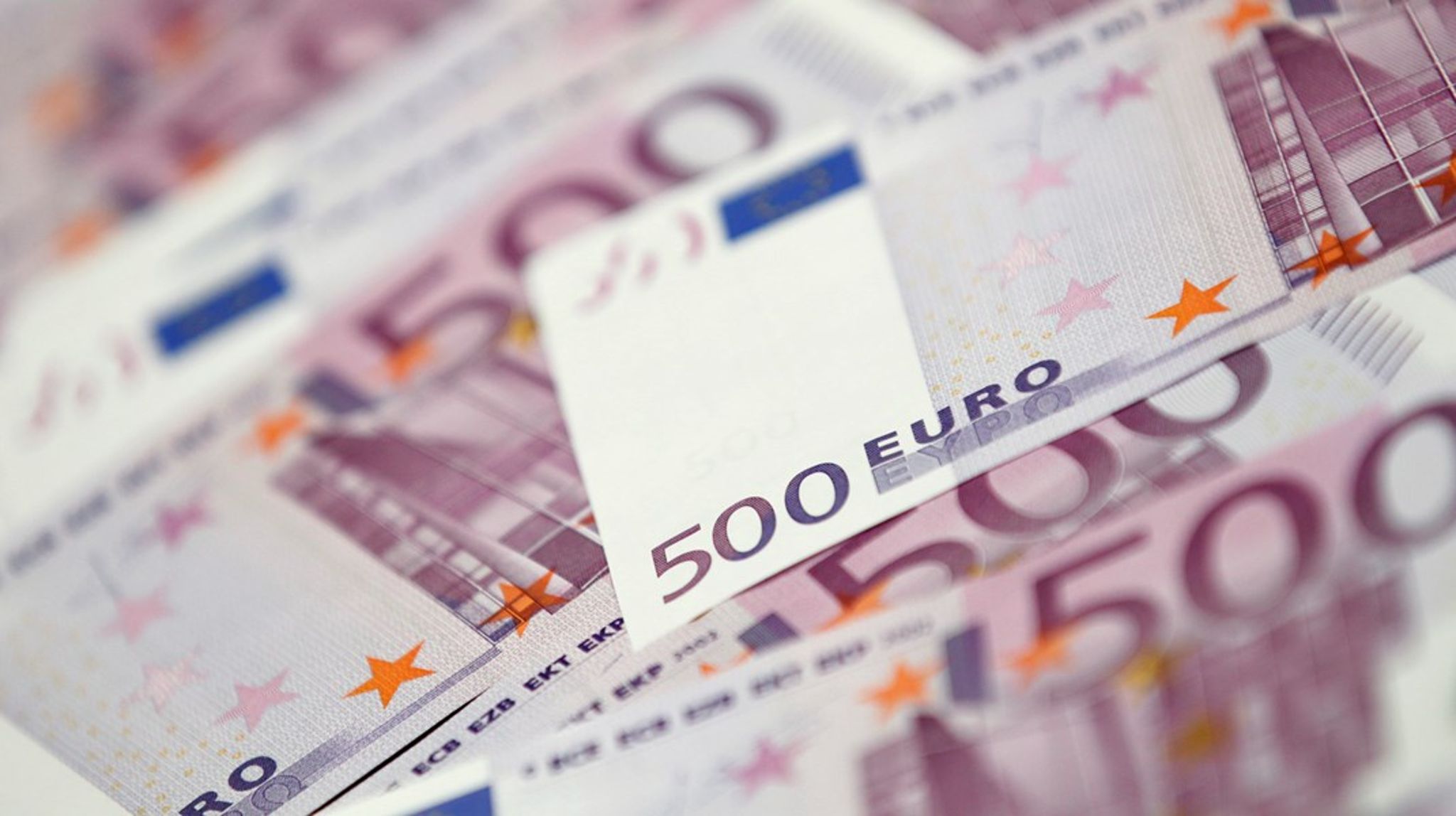 EU-Kommissionens sikkerhedsstrategi fra 2020 estimerer, at korruption koster unionen 900 milliarder kroner hvert år, og at den underbygger transnational kriminalitet og ekstremisme, skriver Morten Koch Andersen. 