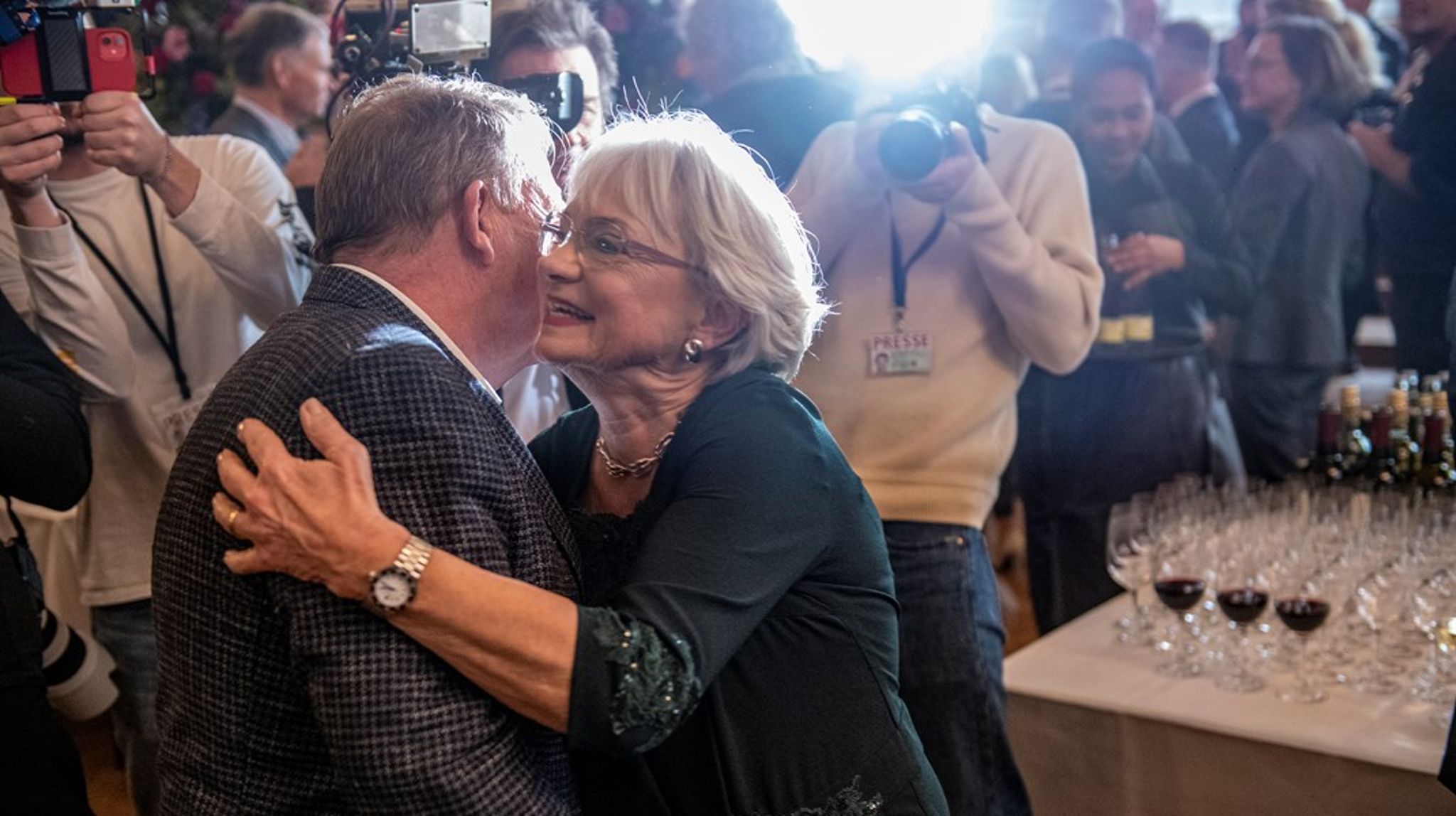 Pia Kjærsgaard inviterede til 75-års fødselsdagsreception blot få timer efter, at Dansk Folkeparti havde haft krisemøde ovenpå fem folketingsmedlemmers exit fra partiet.