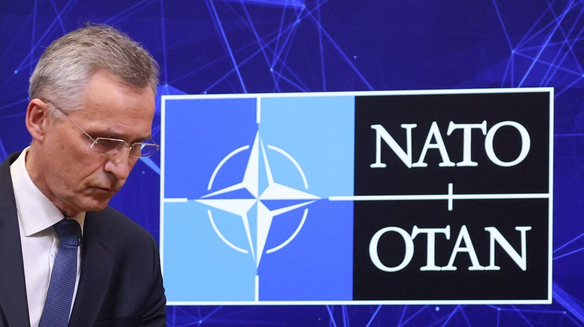 Selvom&nbsp;Nato har meldt ud, at medlemslandene står sammen, og at et angreb på et medlemsland vil få konsekvenser og blive betragtet som et angreb på alle medlemslande, lader det ikke til, at Putin tager Vestens retorik alvorligt, skriver Preben Bonnén.