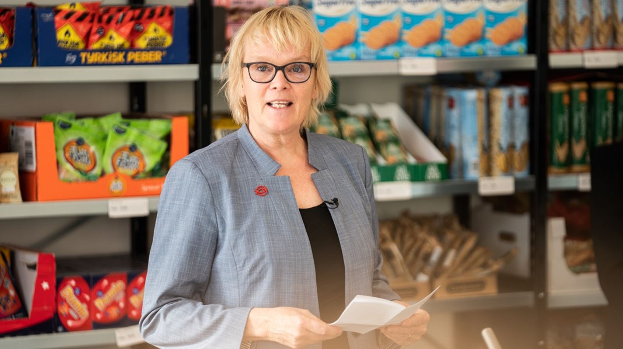 Generalsekretær i Folkekirkens Nødhjælp Birgitte Qvist-Sørensen modtager ridderkorset af Dannebrogordenen. 