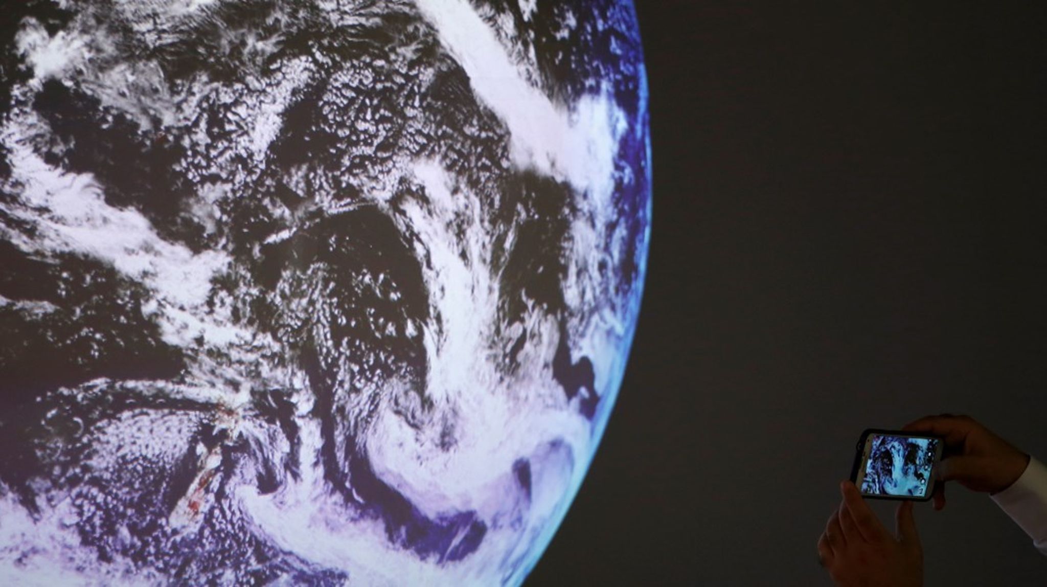 Da klimaet og naturen er så tæt forbundet, burde lovgivning omkring klimaregulering selvfølgelig også forholde sig til natur. Det bliver aldrig muligt at beskytte naturen med lovgivning, der laves som en slags eftertanke, når vi opdager, at en samfundsaktivitet har påført naturen skade, skriver Katherine Richardson.