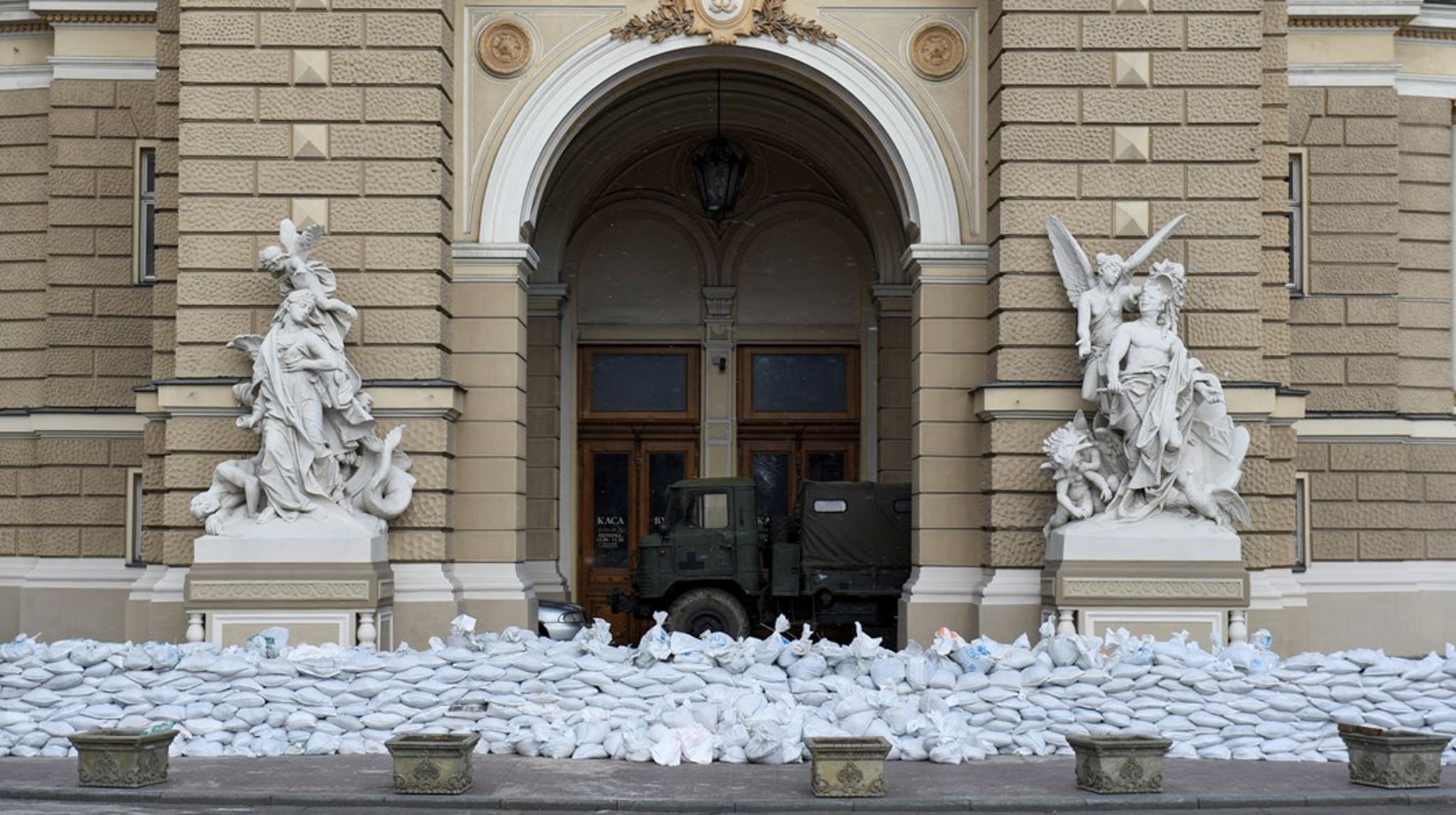 Barrikader foran Nationalteatret i Odessa under Ruslands invasion af Ukraine, 10. marts, 2022. 