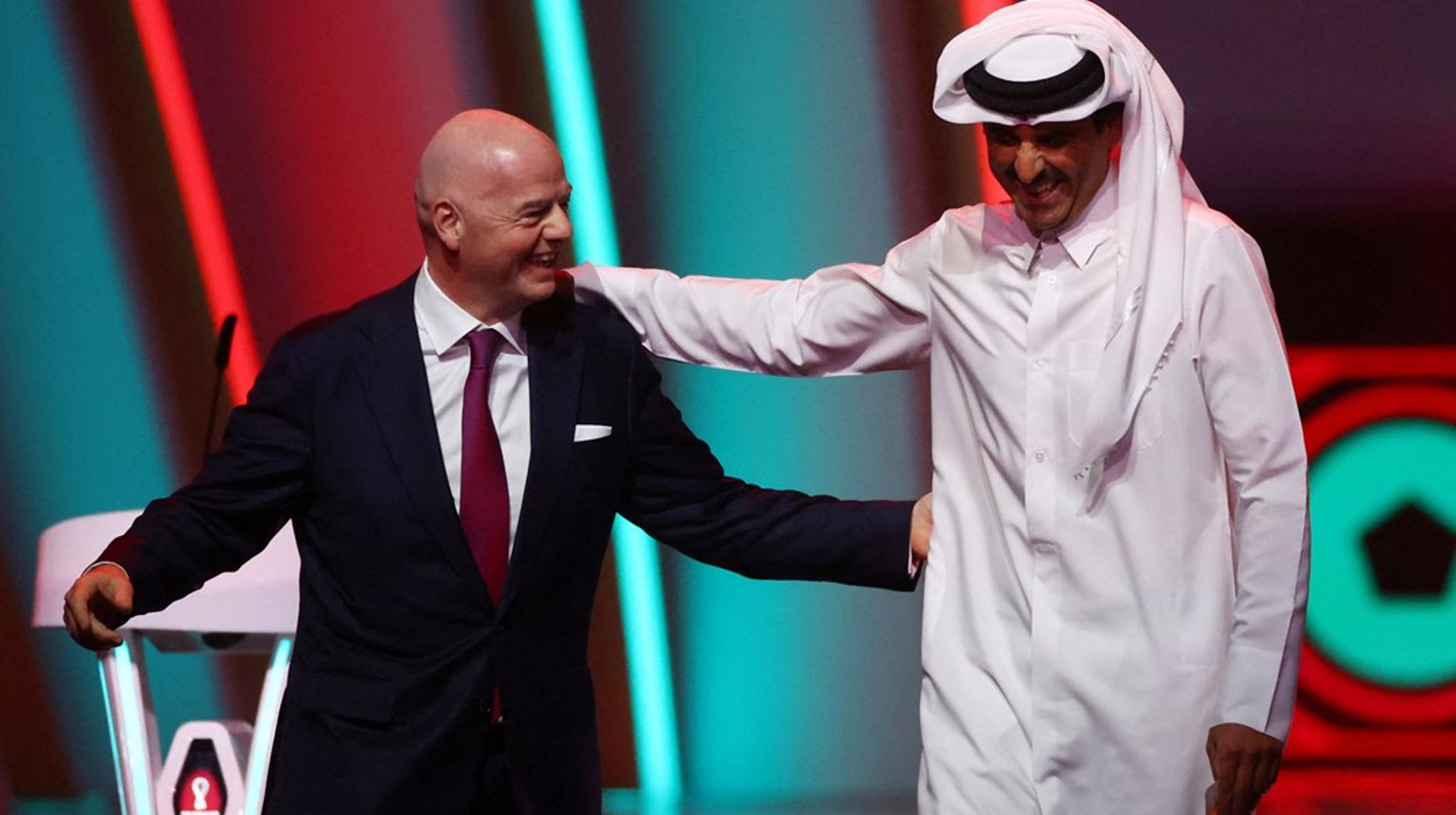 FIFA-præsident Gianno Infantino&nbsp;er en nøglefigur, hvis den kritiske dialog med Qatar skal bære frugt.