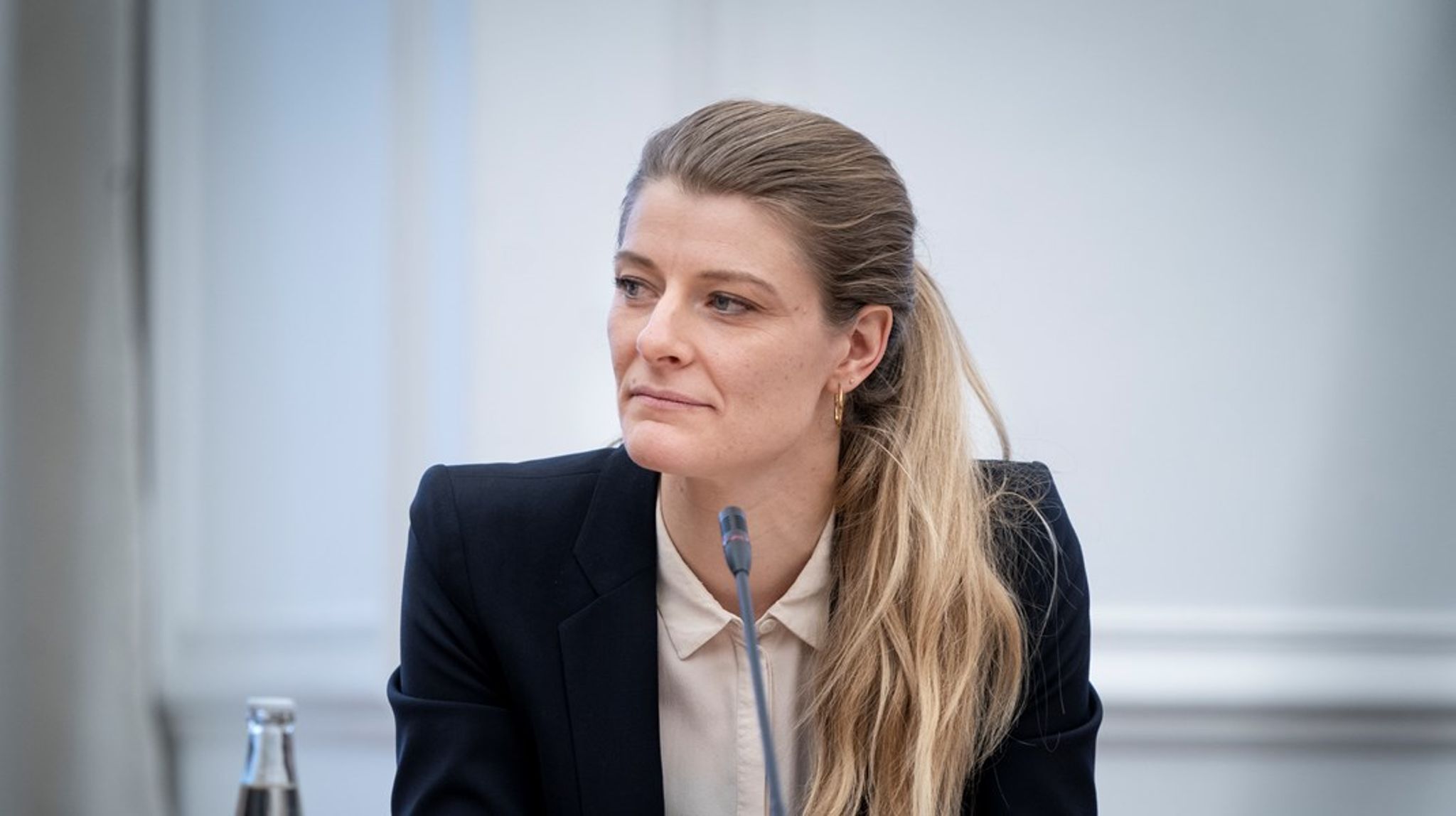 Kulturminister Ane Halsboe-Jørgensens (S) opfordring til kommunerne om at opgive kulturelle samarbejder rejste en interessant debat om, hvorvidt kommunerne overhovedet må føre udenrigspolitik, skriver Roger Buch.