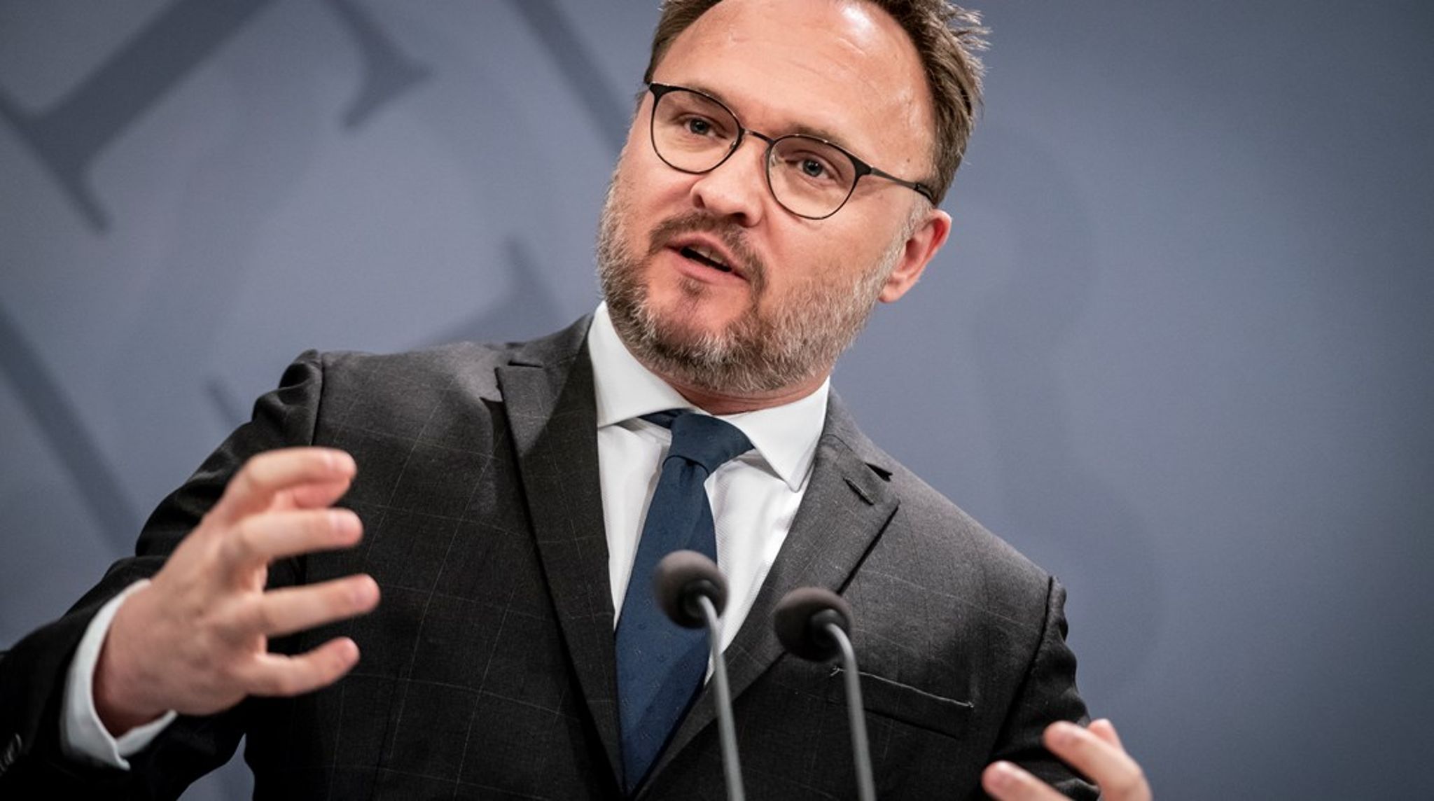 Klimaminister Dan Jørgensen gentog tirsdag, at regeringen kun har indgået en enkelt samarbejdsaftale med landets største CO2-udledere. Han forklarede samtidig, at regeringen nu vil gribe omstillingen an på en ny måde.&nbsp;