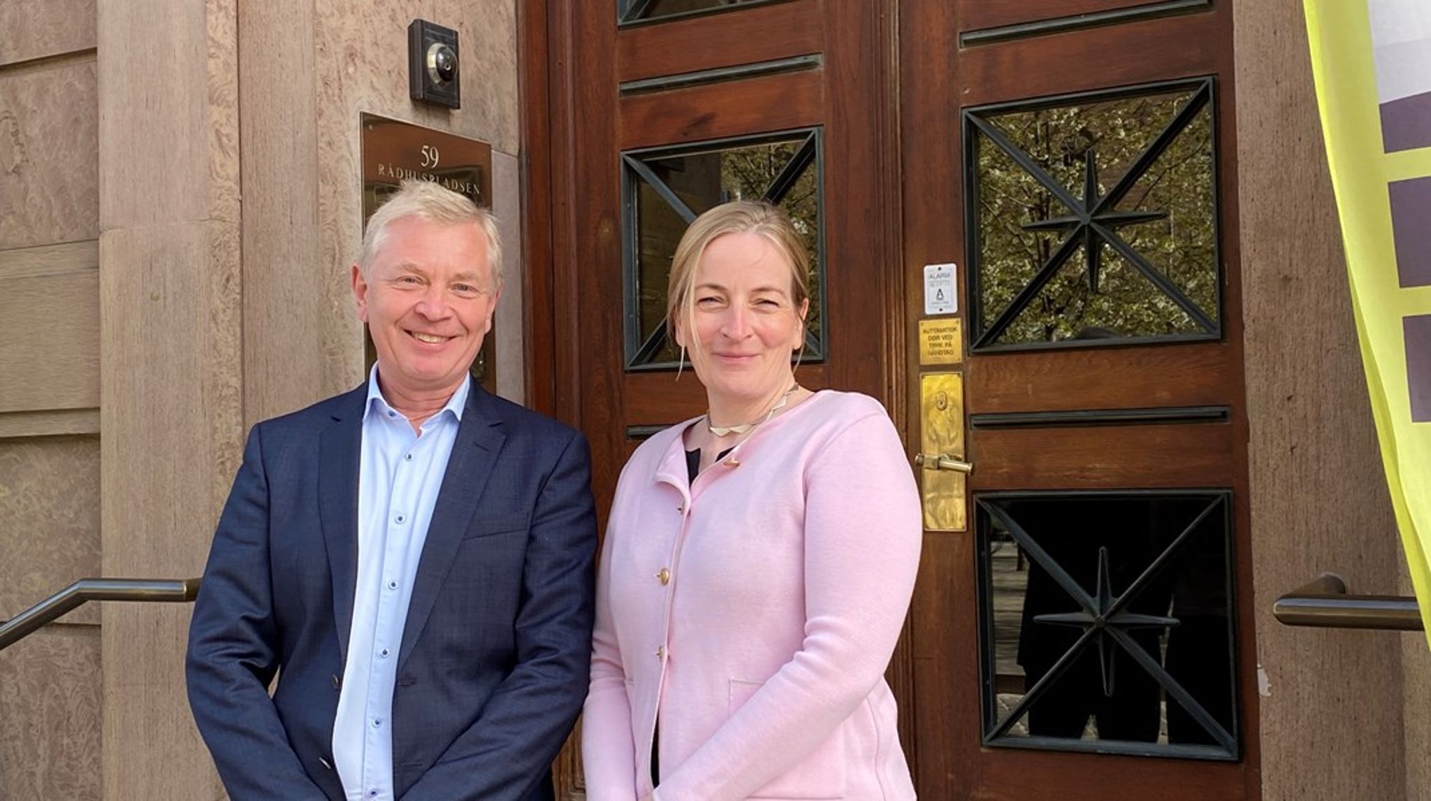 Her ses den nye direktør for drift, byg og jura i fsb, Annesophie Hansen, sammen med den administrerende direktør Bjarne Larsson. 