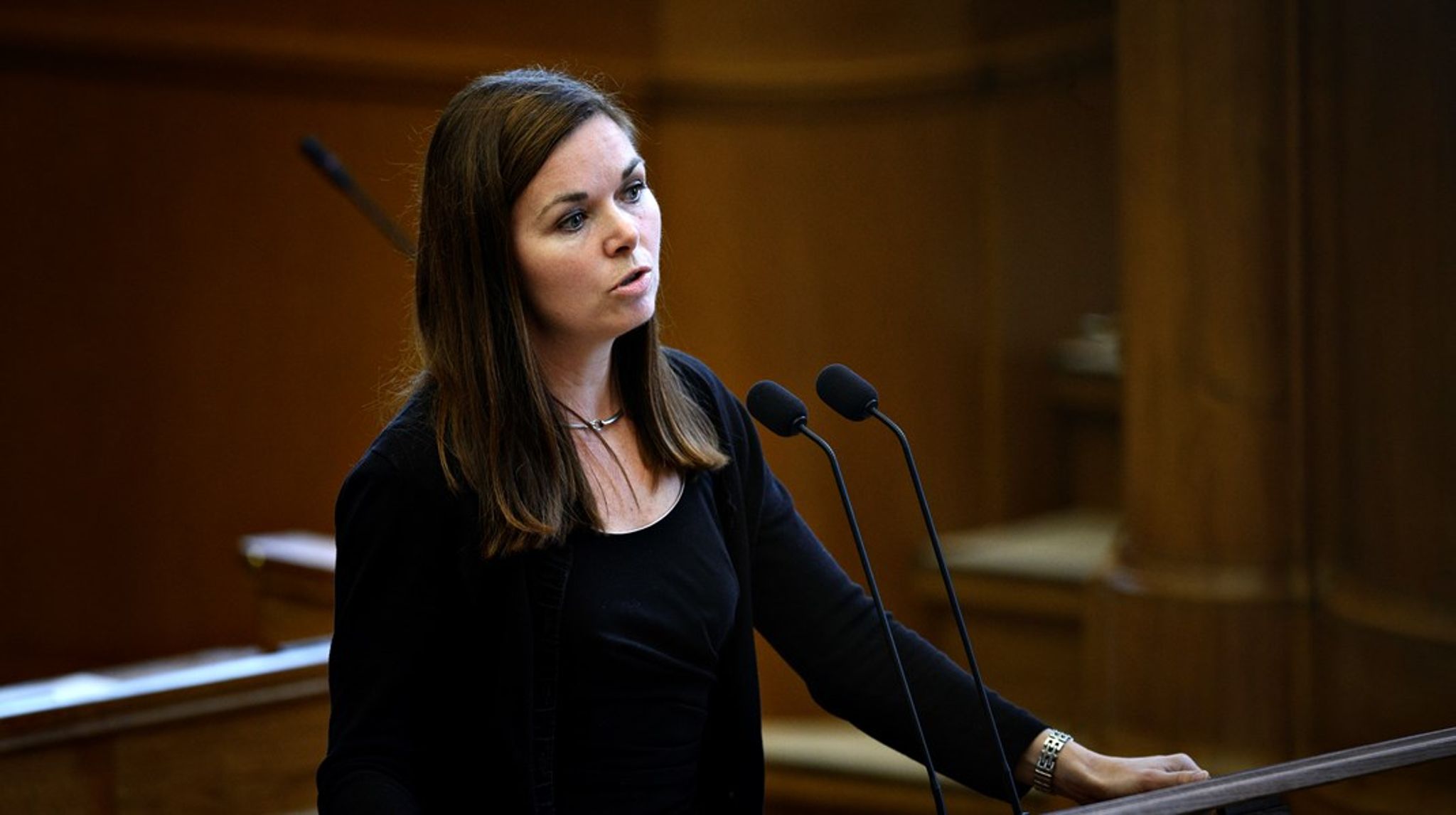 Regningen ender hos de danskere og danske familier, der med regeringens mange skattestigninger samt stigende inflation er økonomisk pressede nok i forvejen, skriver Louise Elholm (V)