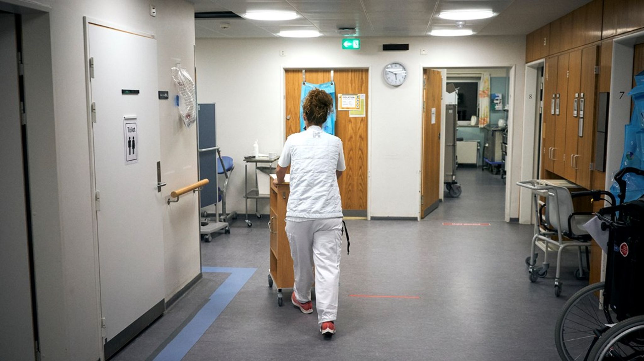 Der er mangel på sygeplejersker landet over, ligesom der er mangel på lærere, pædagoger og socialrådgivere. Der kan dog uddannes flere, og en ny rapport giver et bud på, hvor de studerende kan tiltrækkes fra. <br>