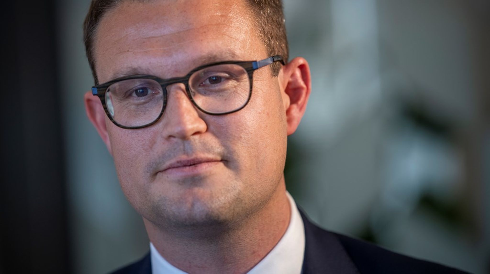 36-årige Christian Rabjerg Madsen er vokset op i Ølgod, men bor i dag i Hvidovre. 