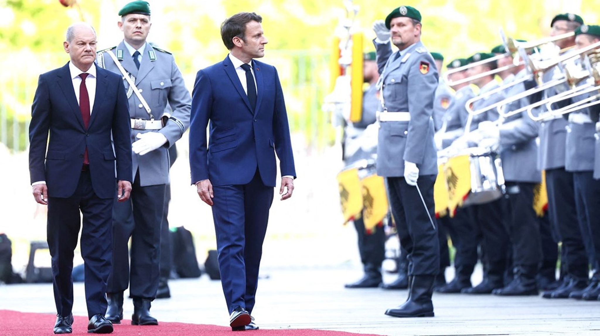 Efter sin Europa-tale i Strasbourg besøgte præsident Macron kansler Scholz i Berlin. 