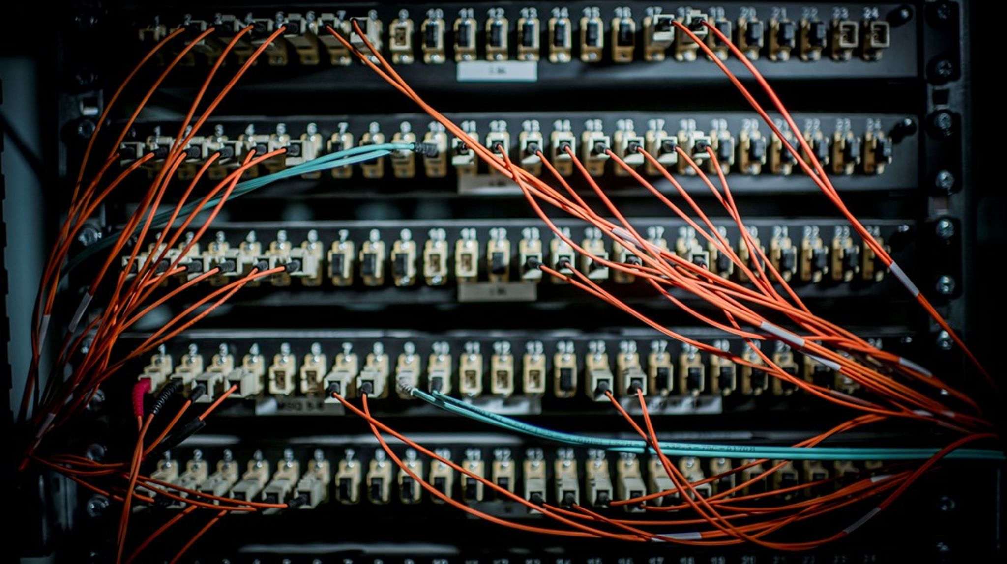 Selvom de fleste erhvervsfolk i dag kender til fænomener som malware, ransomware og phishing, bliver it-sikkerhed hurtigt teknisk og komplekst, skriver Louise Hahn.