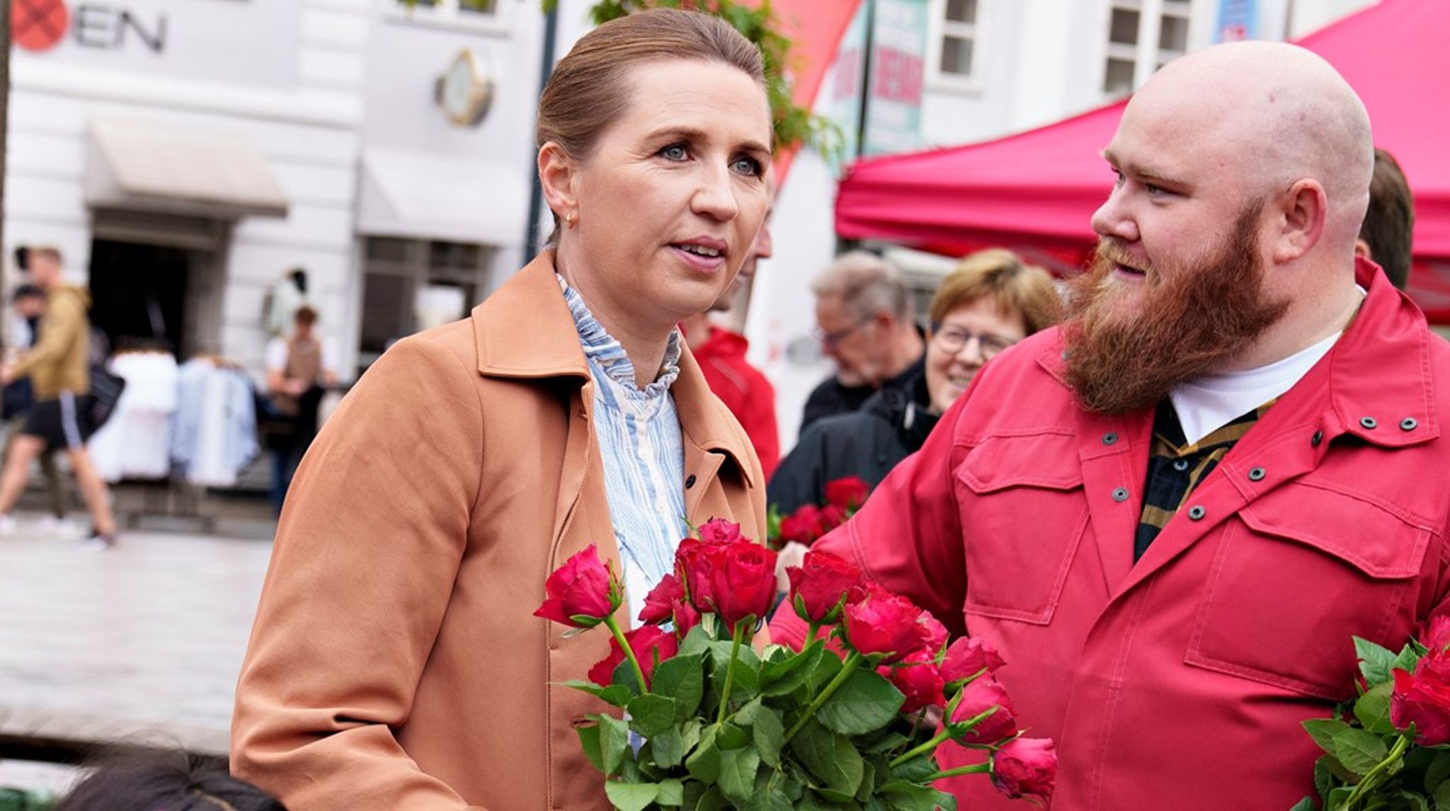 Statsministeren kan måske få lidt snarlig medvind, når det på onsdag tegner til, at danskerne stemmer for en afskaffelse af forsvarsforbeholdet, skriver Jarl Cordua. 