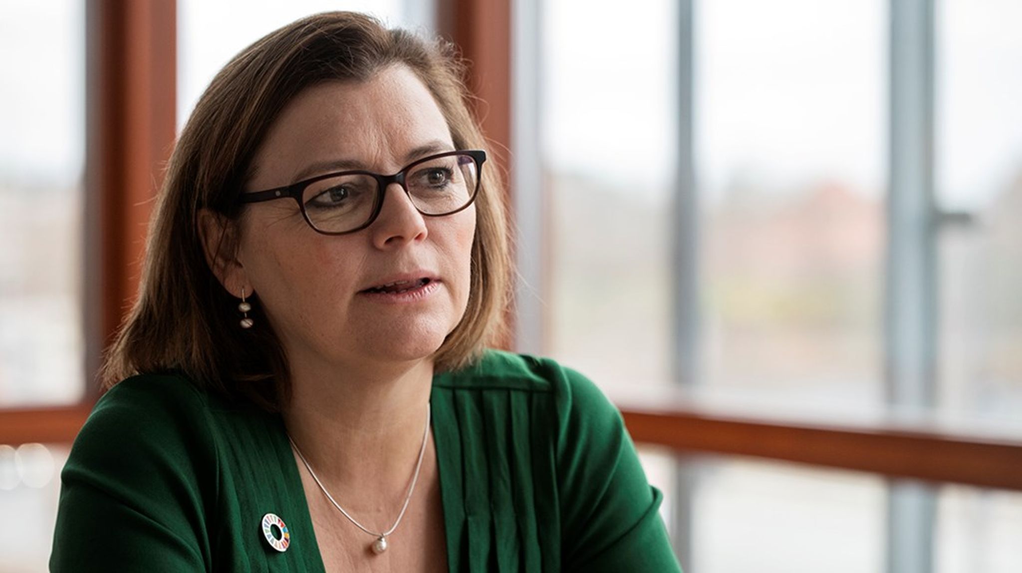 Medlem af Europa-Parlamentet Marianne Vind (S) håber, at den endelige direktiv-tekst om mindsteløn vil give Danmark mulighed for at lægge sag an mod Kommissionen for at få direktivet annulleret.&nbsp;Hun erkender dog, at direktivet måske ikke vil skade den danske model.&nbsp;&nbsp;&nbsp;