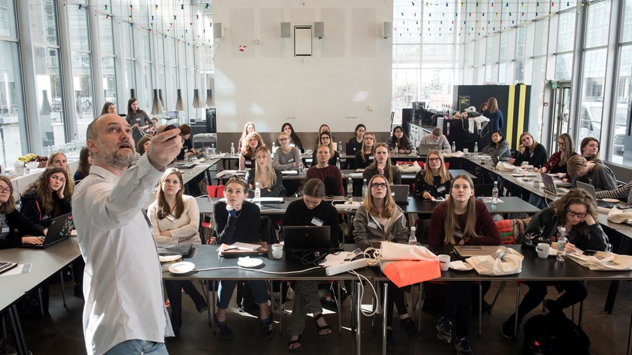 Der allerede i dag en meget stor afstand imellem de kompetencer, som erhvervslivet efterspørger, og de kompetencer, som vi uddanner til, skriver Laura Klitgaard.