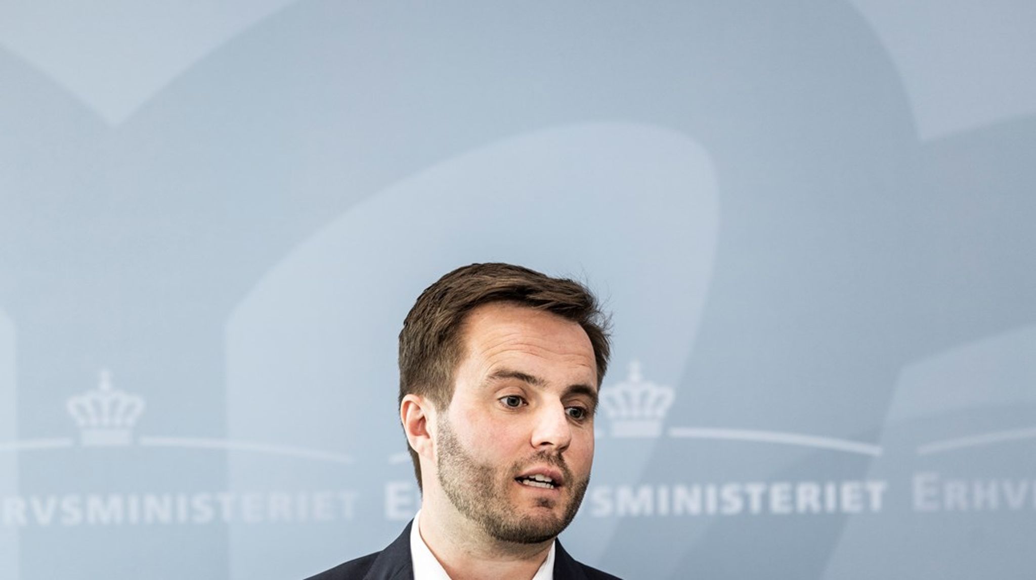 Ifølge SF og Enhedslisten udskyder erhvervsminister Simon Kollerup iværksætterforhandlingerne til efter sommerferien. Selv er ministeren tavs. Arkivfoto. 