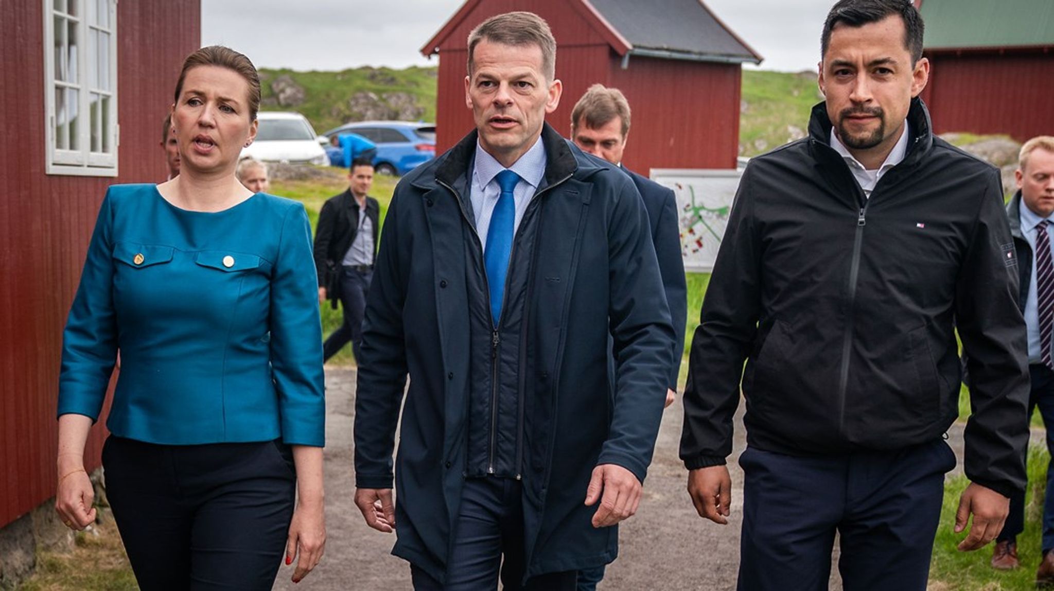 Danmarks statsminister Mette Frederiksen (t.v.), Færøernes landsstyreformand Bárður a Steig Nielsen (i midten) og Grønlands landsstyreformand Múte B. Egede (t.h.) ved dette års rigsmøde på Færøerne i juni.