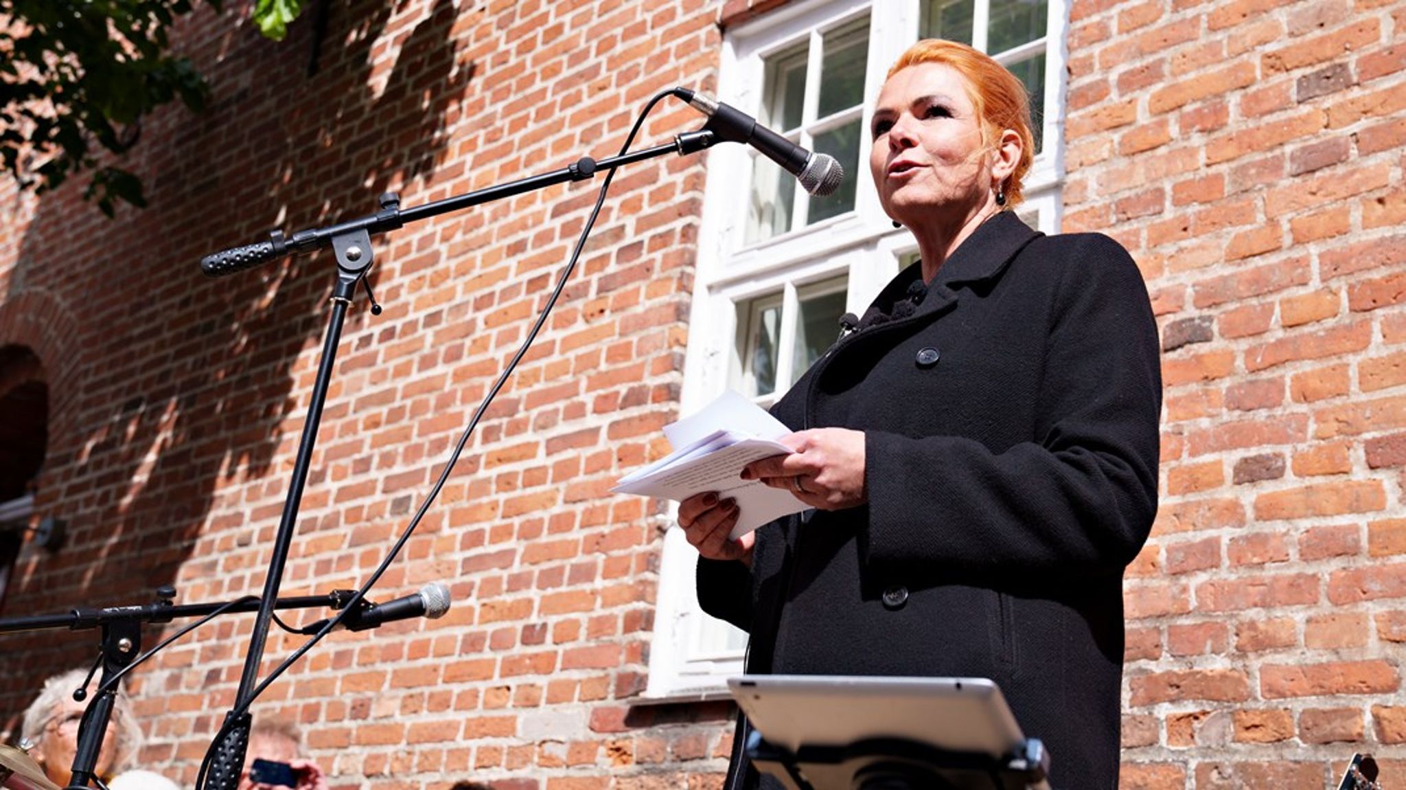 Danmarksdemokraterne mener, at høje skatter skal gå til varm velfærd.