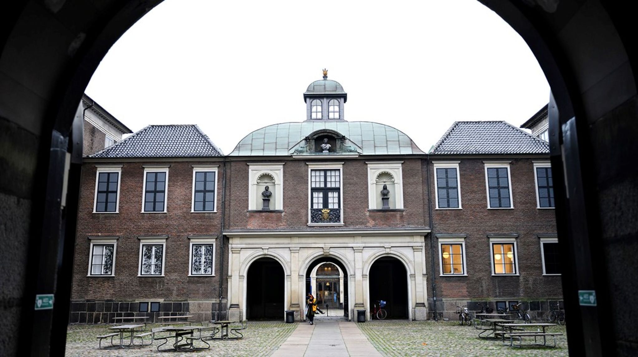 Center for anvendt kunstnerisk innovation (Caki) er et fælles videncenter for de syv videregående kunstneriske uddannelser i Kulturministeriet.