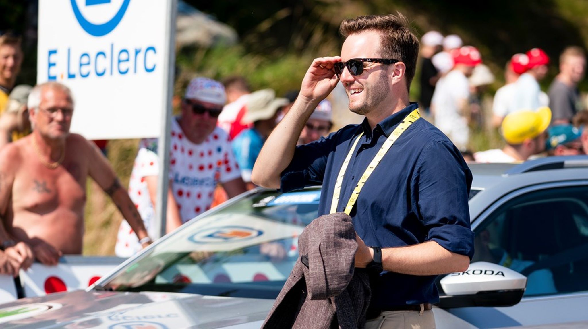 Erhvervsminister Simon Kollerup var flere gange synlig under Tour de France. 