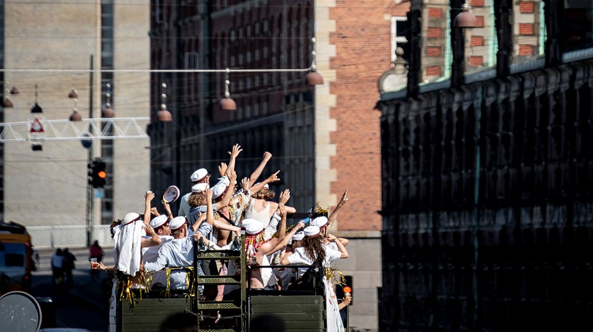 Gruppepres og eksklusion af elever, der ikke ønsker at indtage alkohol, er aldrig i orden. Den opdragelse, der skal til for at forhindrer det, er ikke kun skolens ansvar,&nbsp;skriver&nbsp;Malene Grandjean.<br>