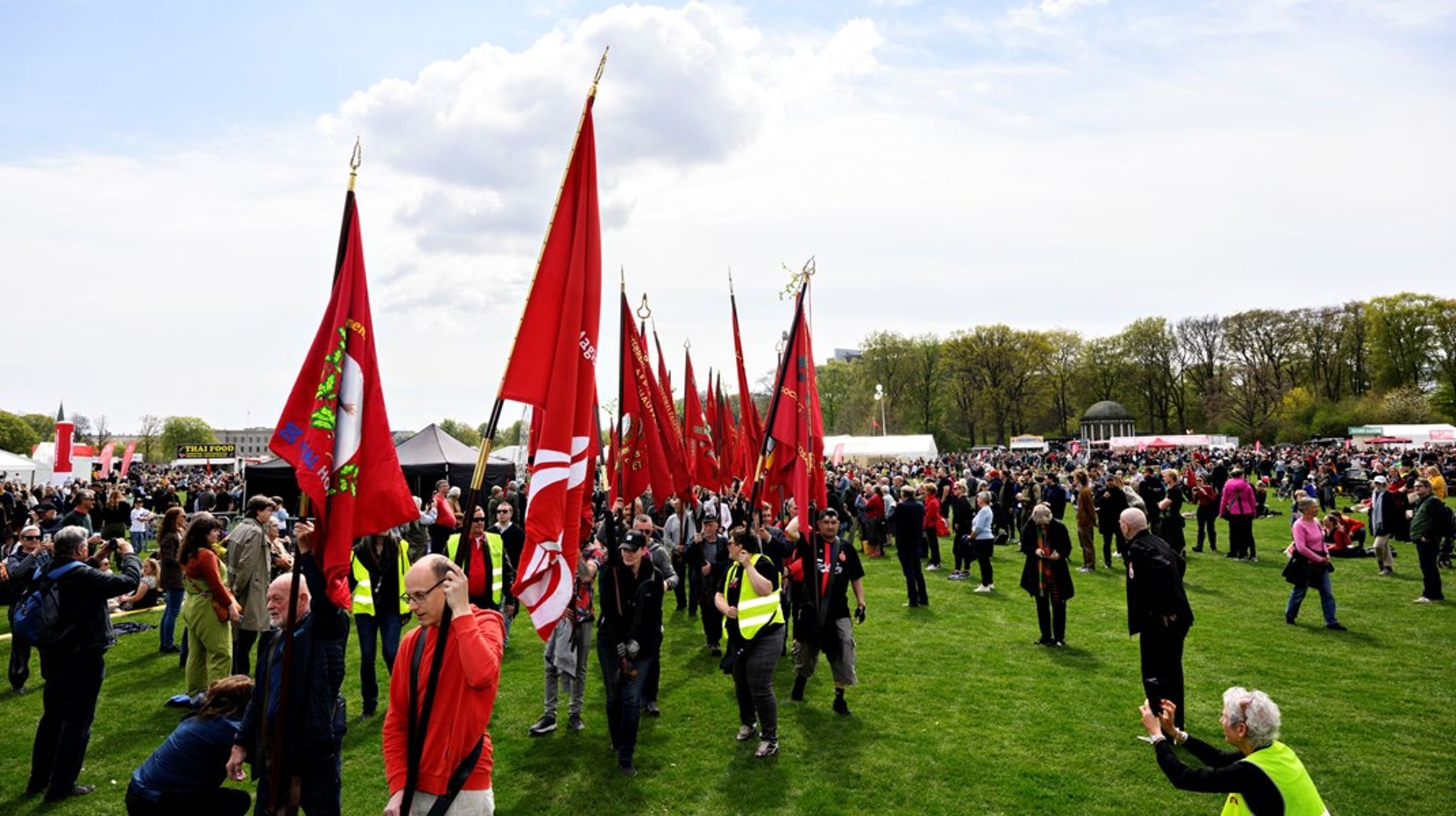 Unge gider hverken pølser eller og øl i Fælledparken til 1. maj. De gider ikke høre flere fantastiske fortællinger om historiske bedrifter. Det betyder ikke, at de er respektløse overfor, hvad vi har skabt gennem tiden.&nbsp;De har blot brug for at kigge fremad,&nbsp;mener Teknisk Landsforbund.