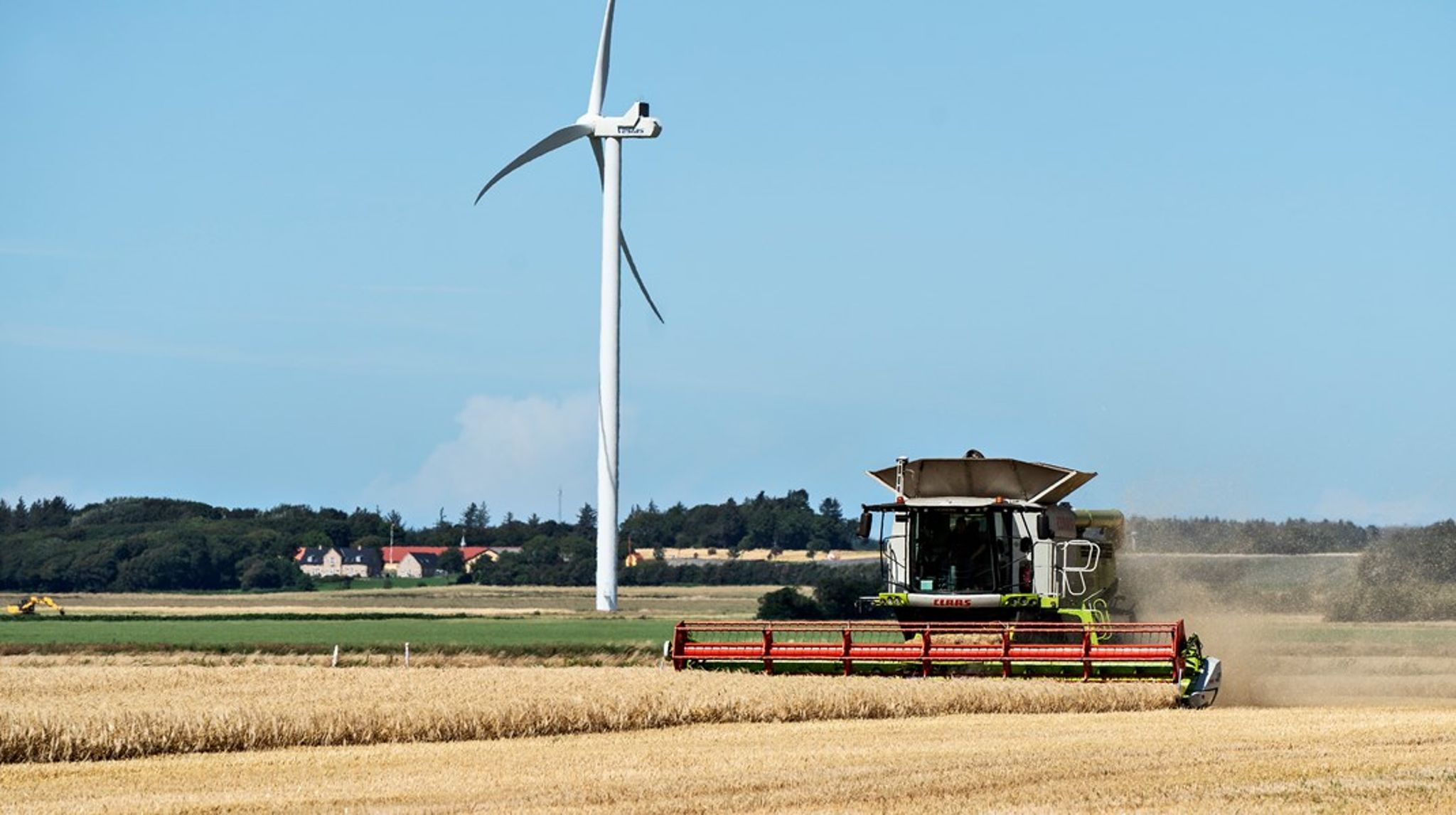 Når en bolig nedlægges og er&nbsp;fritliggende i en landzone, kan der ikke opføres en ny et andet sted i lokalområdet. Det betyder, at de husejere, som sælger deres bolig for at give plads til solceller og vindmøller, kan blive tvunget til at flytte helt væk fra lokalområdet, mener Steffen Damsgaard.