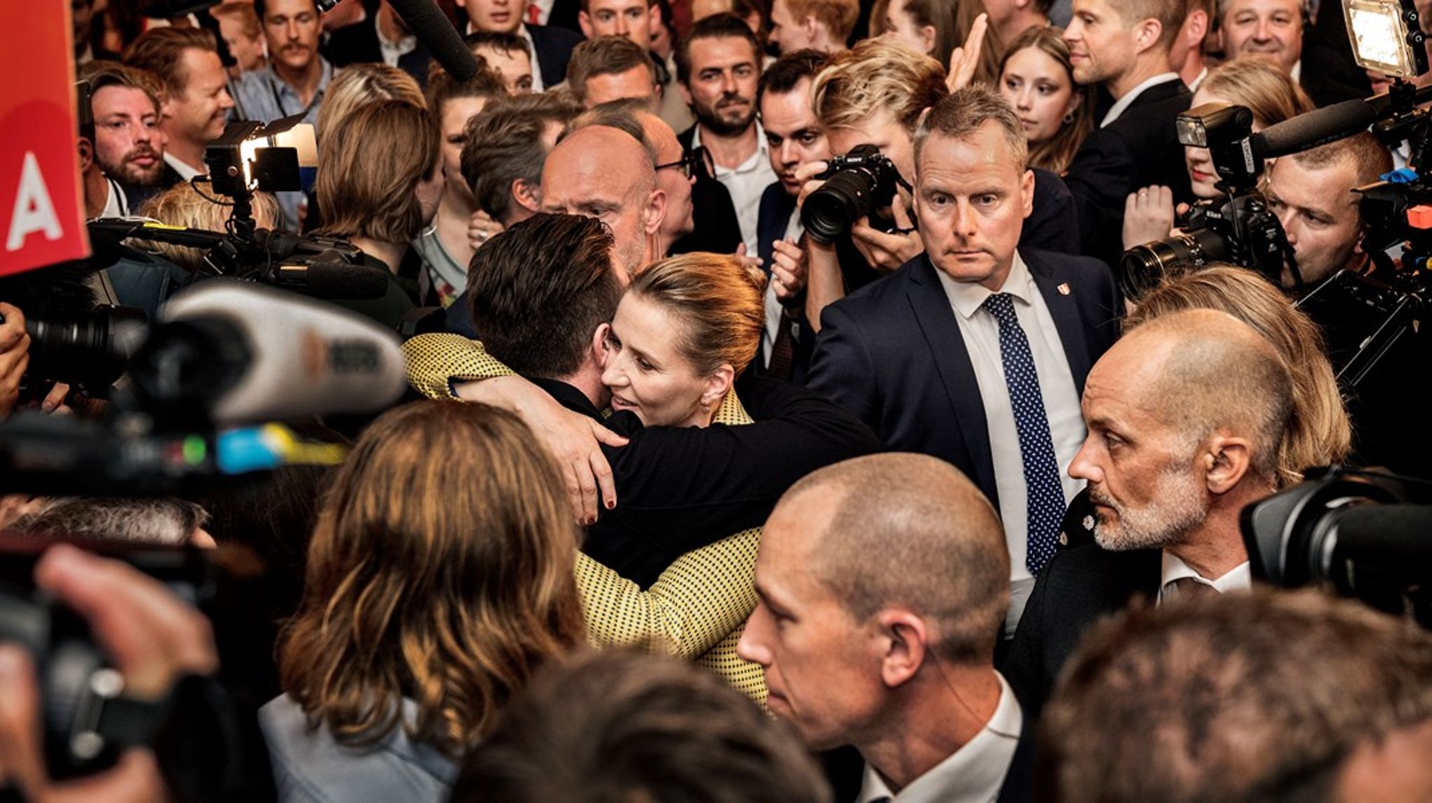 Der var store smil - og kram - i 2019, da Mette Frederiksen og resten af oppositionen sikrede sig et rødt flertal. Kort tid før næste folketingsvalg ser styrkeforholdet anderledes ud.