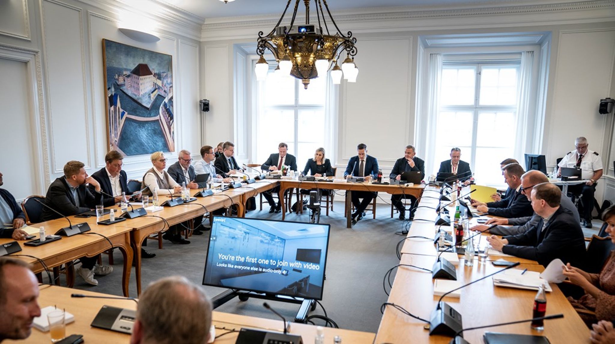 Udvalgsmøder og foretræder er lukkede for offentligheden, men enhver kan søge foretræde for et udvalg og præsentere en sag eller et problem. Siden 2016 har over 2000 borgere, organisationer, virksomheder og andre aktører fået tildelt famøse 15 minutter hos et af Folketingets udvalg. Arkivfoto. 