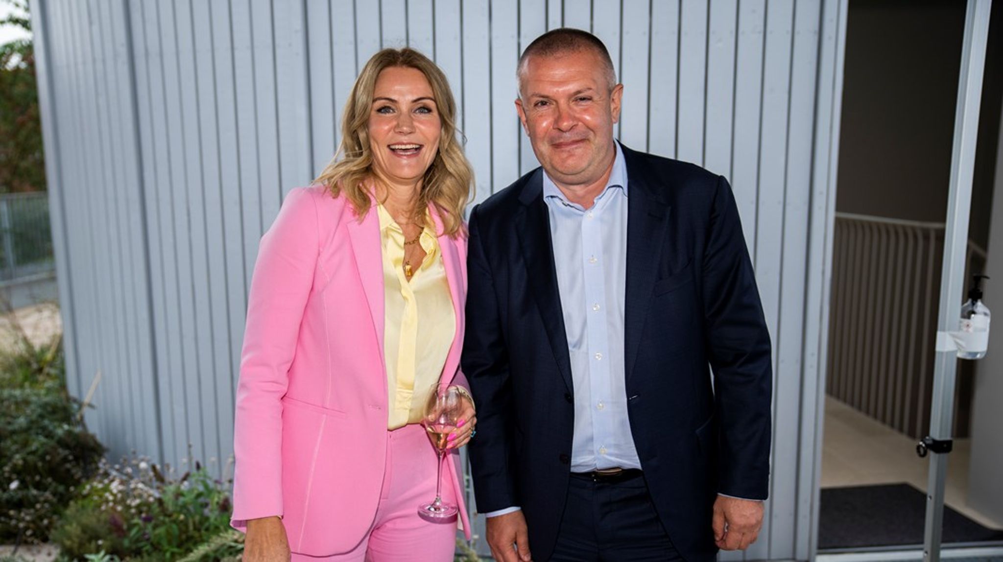 Bjarne Corydon fortæller, at han sammen med Helle Thorning-Schmidt forsøgte at professionalisere processen med at ansætte departementschefer, da de sad i regering som henholdsvis finansminister og statsminister fra 2011 til 2015. Det involverede blandt andet fast brug af headhuntere. Her ses de sammen til bogreception i oktober 2021. Arkivfoto.&nbsp;