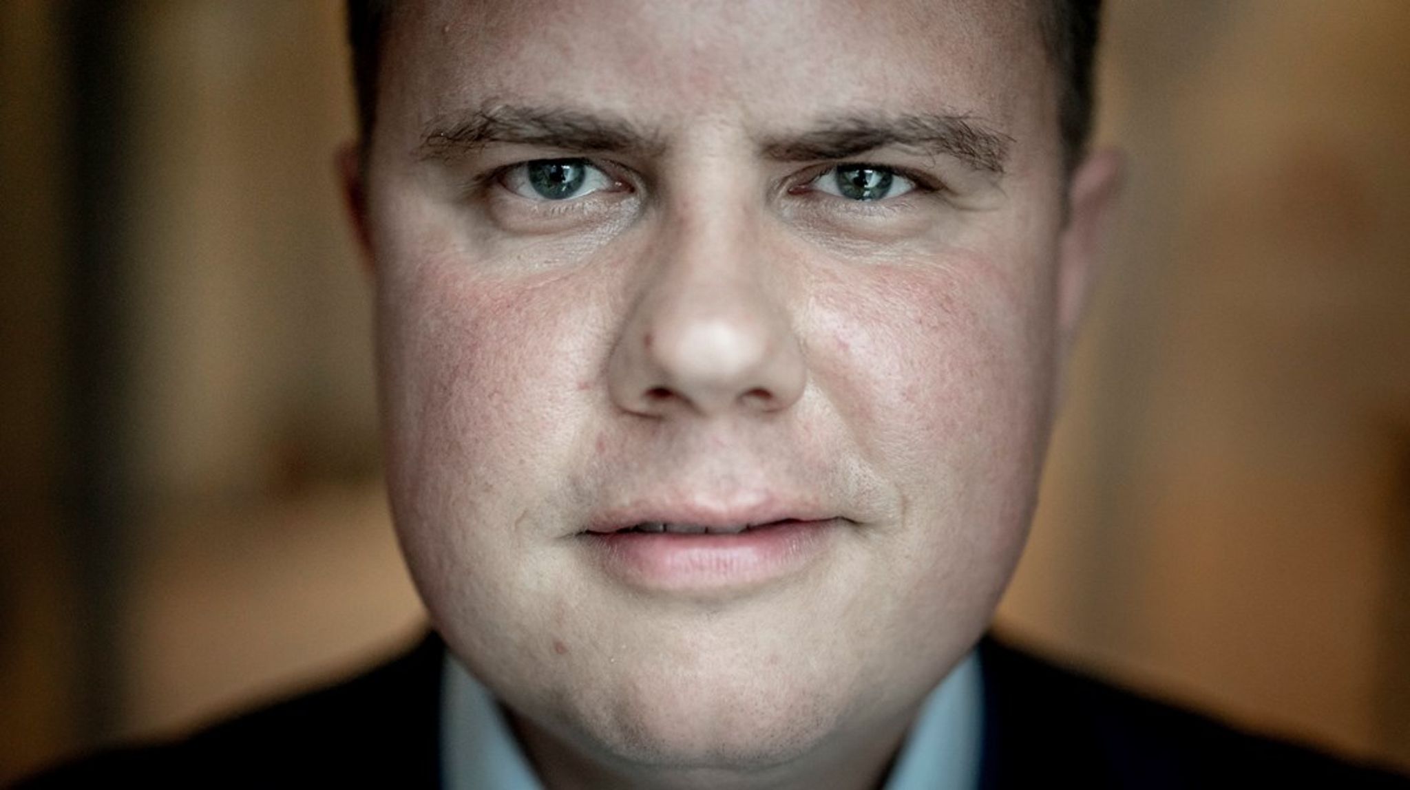 Martin Henriksen er aktuel med bogen 'Hold til højre - sådan kommer højrefløjen igen'. Altinget har talt med ham om bogen, hvor han også fortæller om sit forhold til Morten Messerschmidt, kampen om formandsposten i DF og om Meld og Feld-sagen.&nbsp;