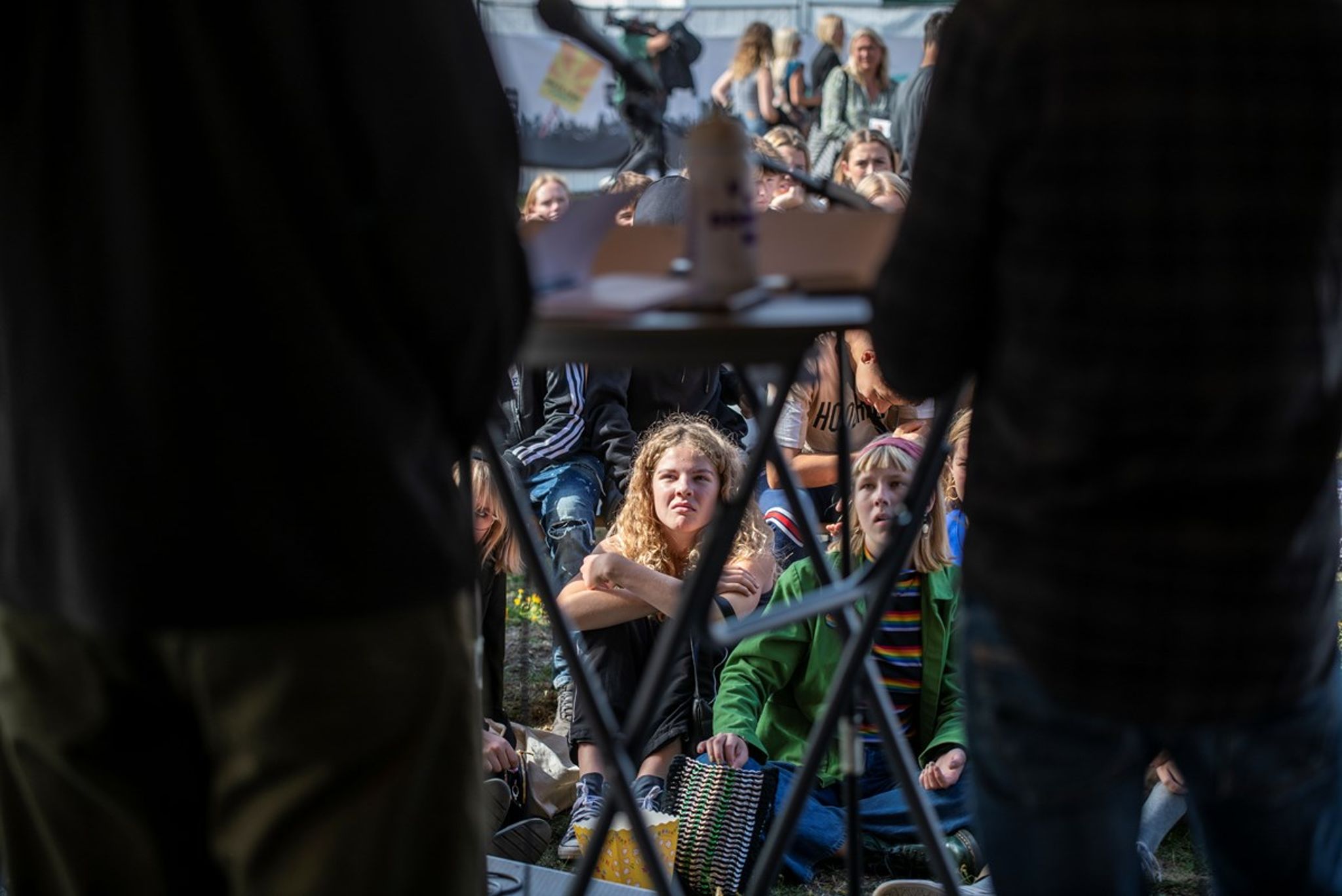 Ungdommens Folkemøde&nbsp;er - som de voksnes - en demokratifestival, men målrettet unge. Debatter er en stor del af mødet. Her diskuteres alkoholpolitik under titlen "Bajernes bagside - debat om unges drukkultur" med et panel bestående af Embla Bangsgaard Nielsen fra DGS, Jakob Bonde Nielsen fra DSU og Filip Krag Knop, læge ved Gentofte sygehus. Som læge&nbsp;har han set masser af unge mennesker på skadestuen 'helt væk, fordi de har drukket en flaske vodka.'