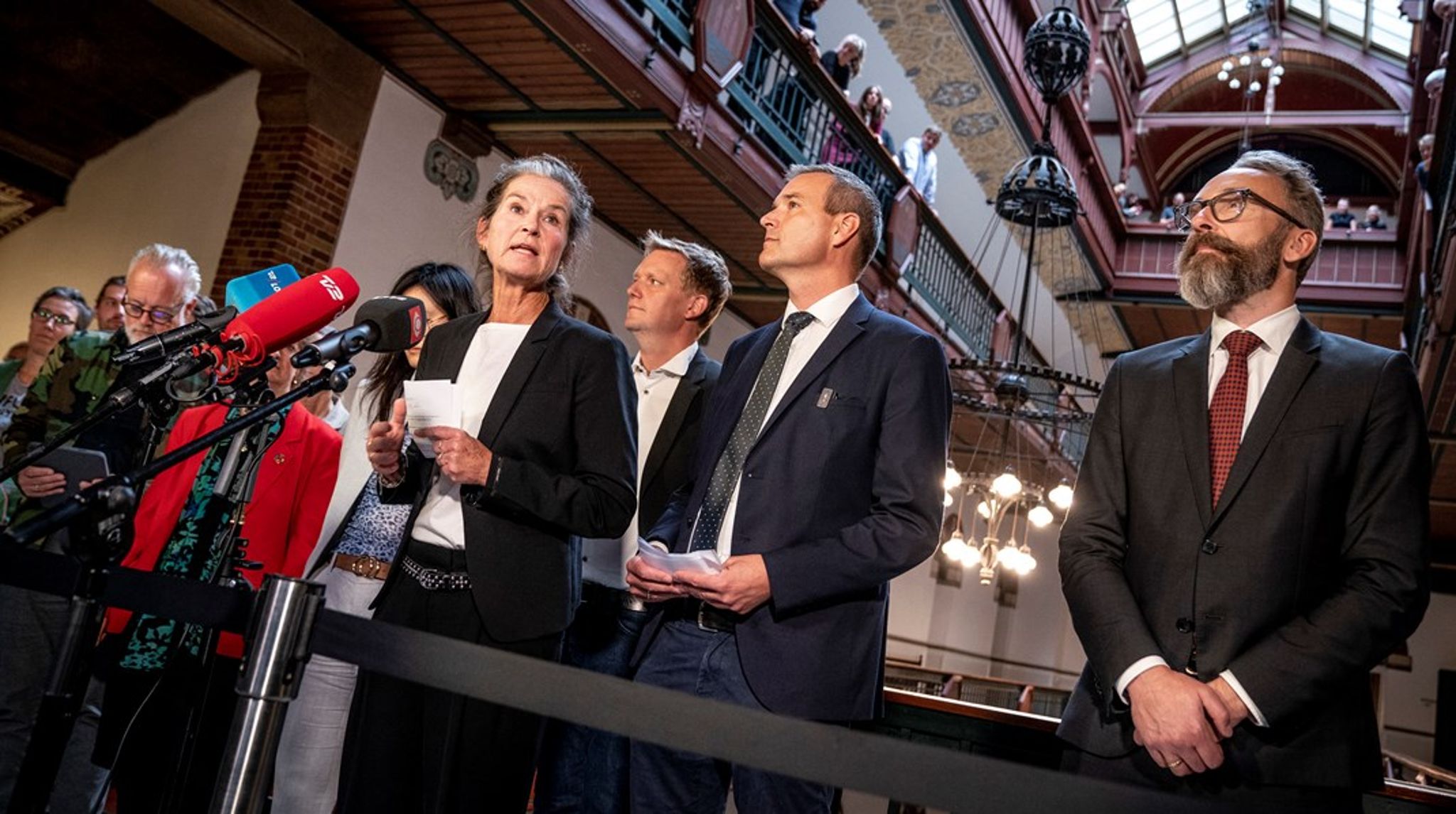 Socialborgmester Karina Vestergård Madsen (EL) indledte pressemødet, hvor budgetaftalen mellem Ø, K, R, V, Å, LA, NB og DF blev præsenteret.