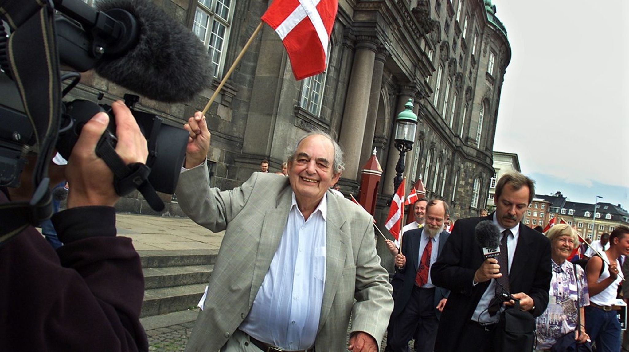 Jordskredsvalget i 1973 er vigtigt for analysen i Christian Egander Skovs bog, fordi folkeligheden for første gang bryder ud og bliver til nye partier – et af dem var Fremskridtspartiet med Mogens Glistrup (på billedet) i spidsen.