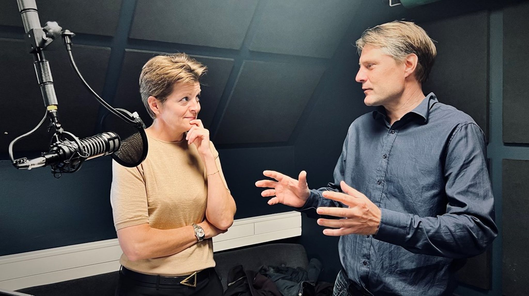I dagens udgave af Altingets Sundhedspolitiske Podcast deltager Camilla Rathcke, formand for Lægeforeningen og Jakob Kjellberg, professor på Vive. 