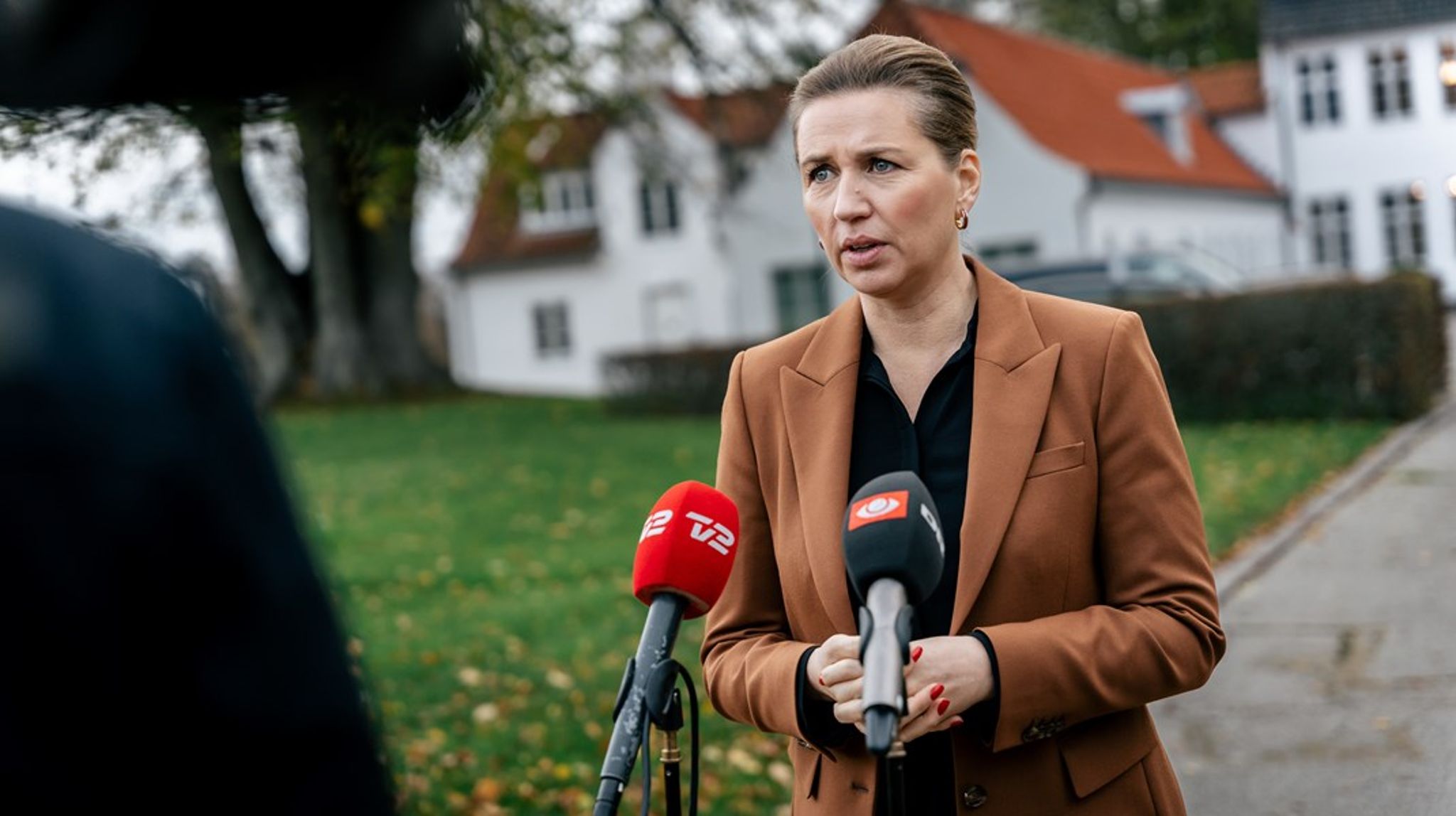 "Nu går vi i gang.&nbsp;Efter møderne i dag og i morgen går vi i gang med at
skrive," sagde Mette Frederiksen (S) før dagens forhandlinger.