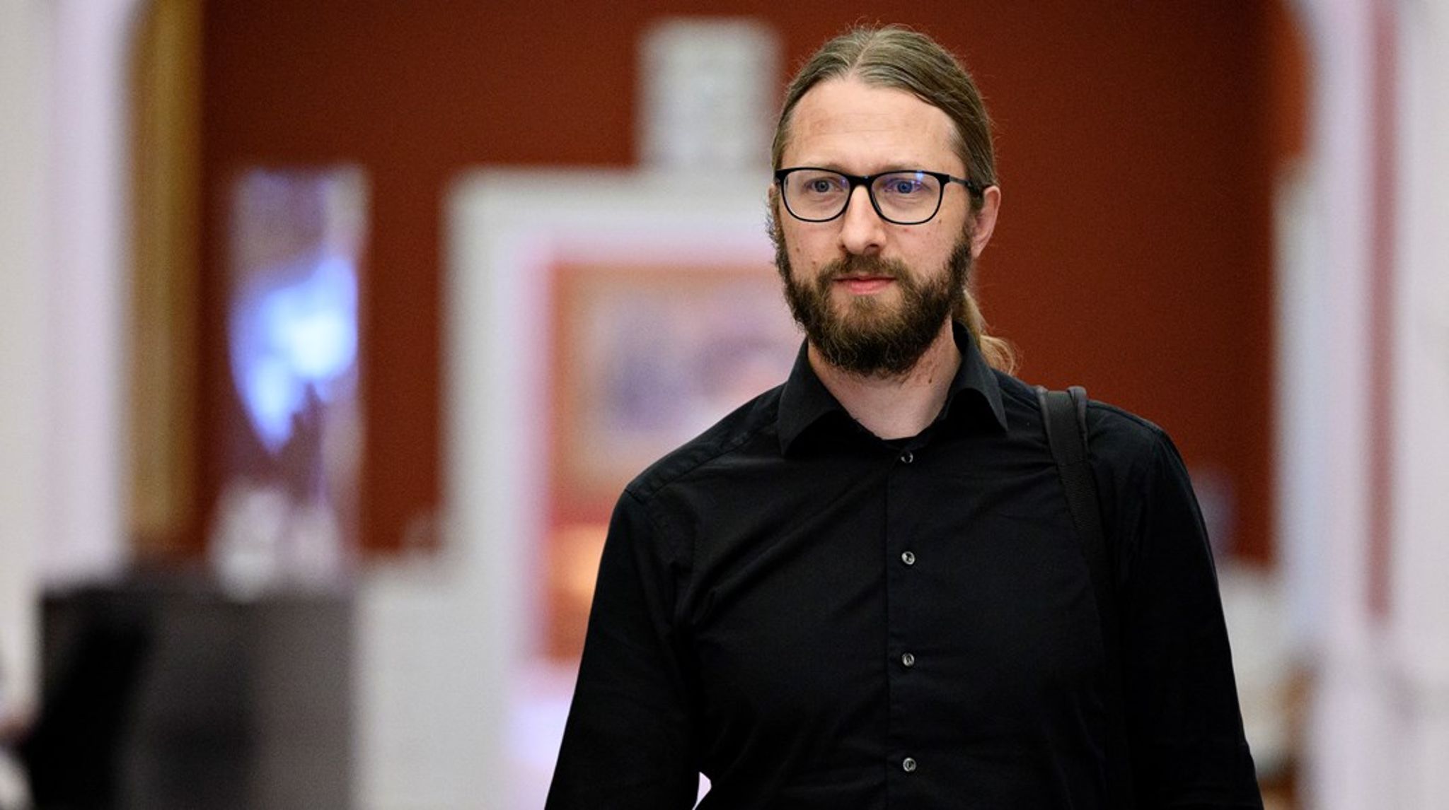 "Sammenholdet og samarbejdet på tværs overraskede mig positivt, for det er ikke det billede, man kender fra medierne," siger Stinus Lindgreen om sin tid i Folketinget.