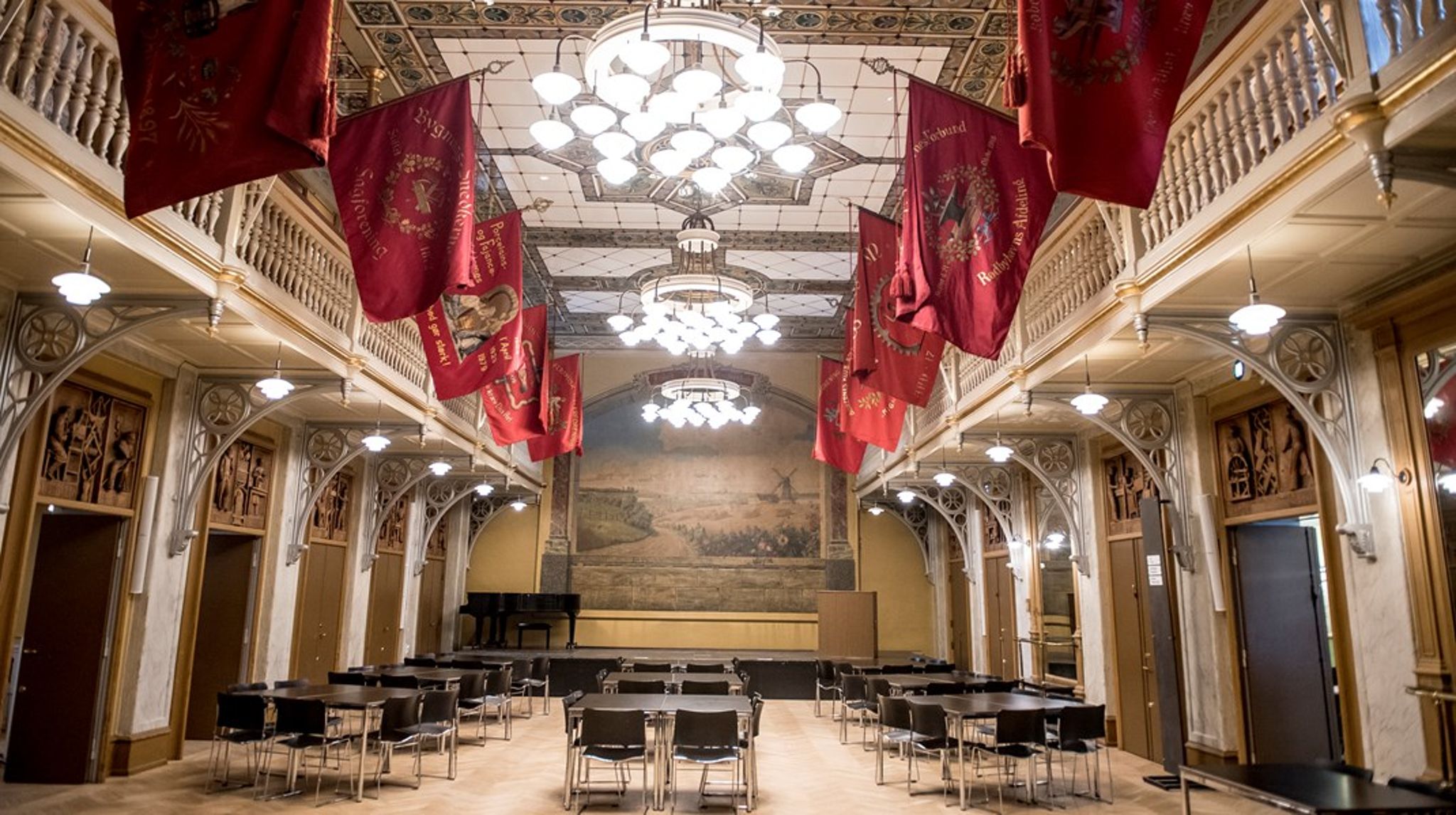 Arbejdermuseet har med undervisningstilbuddet ”Håndens arbejde” formået
at skabe en helt ny ramme for møder mellem grundskoleelever,
erhvervsskoleelever og faglærte for at øge forståelsen
for, hvilket arbejdsliv en erhvervsuddannelse giver adgang til, skriver&nbsp;Kristoffer Jensen og Søren Bak-Jensen.