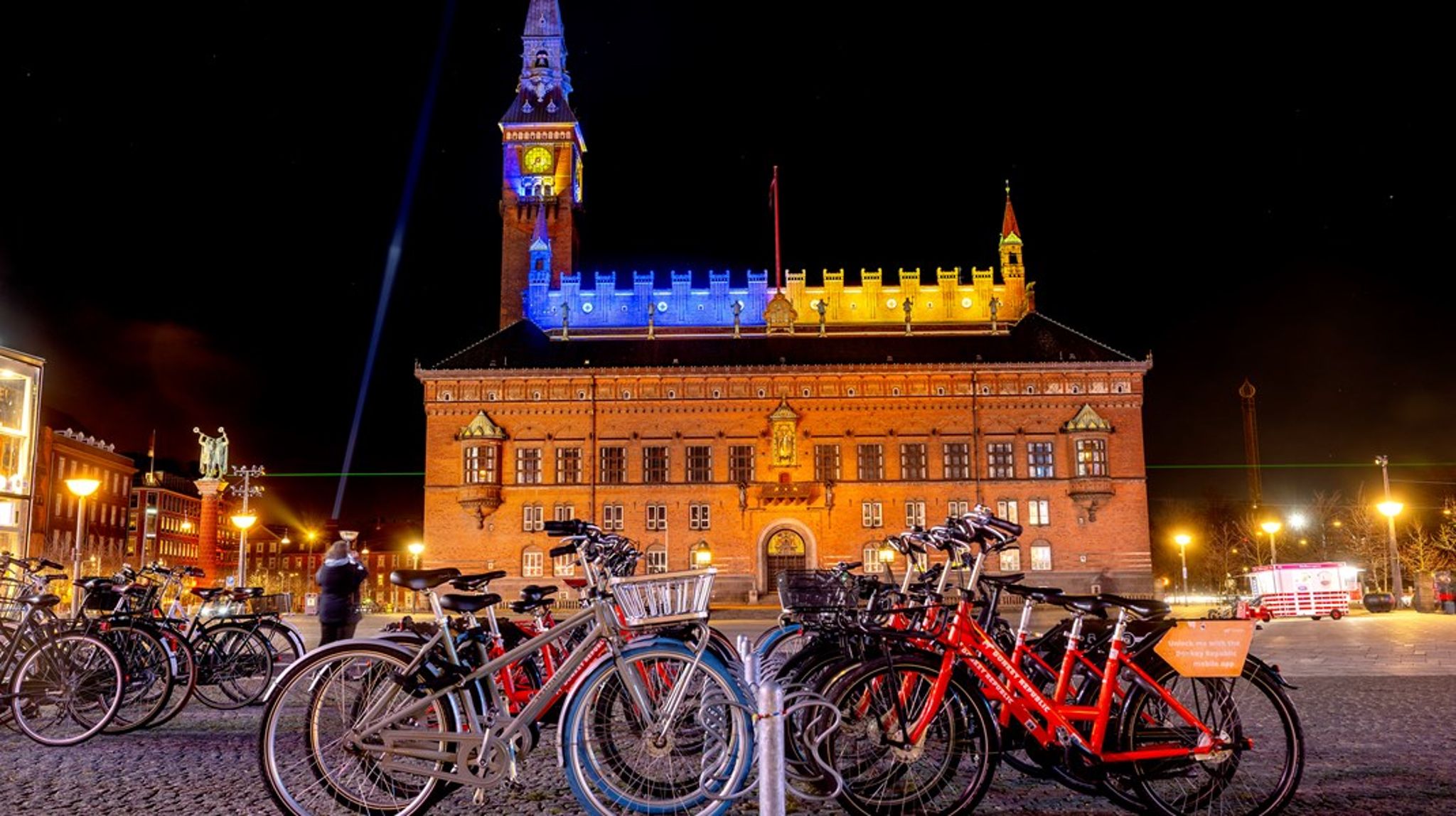 Vi skal iværksætte tiltag på alle niveauer&nbsp;– lokalt, nationalt og internationalt&nbsp;– hvor vi kan sende en klar melding til Putin om, at det har konsekvenser, når man slår uskyldige mennesker ihjel, skriver Jens Kristian Lütken (V) og Cille Hald Egholm (V).