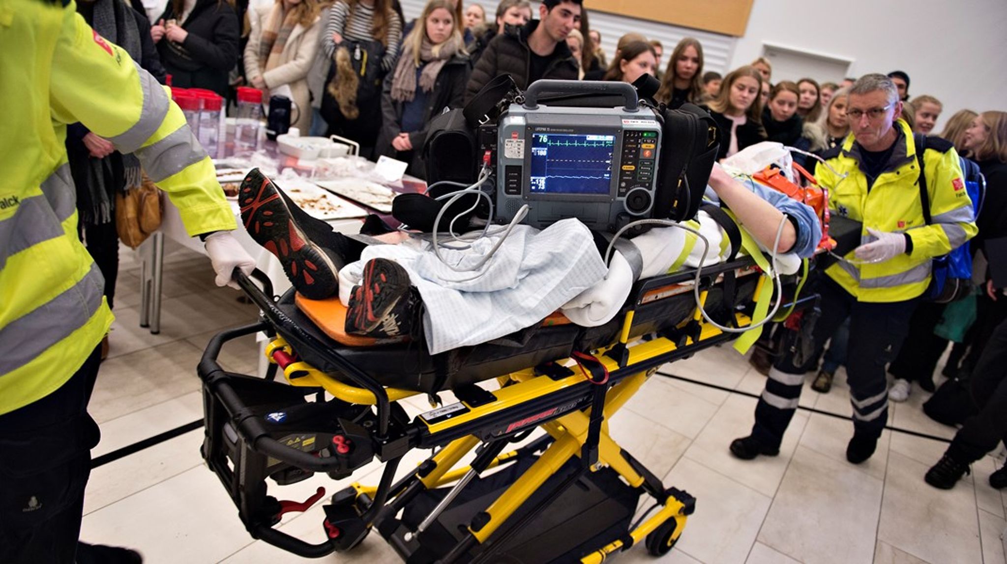 I Region Hovedstaden har vi i de seneste to år afprøvet sendt såkaldte ”præhospital visitator” på&nbsp;ambulancekørsler uden udrykning.&nbsp;Det betyder i praksis, at akutmodtagelsen ikke involveres, og at hele den akutte hændelseskæde ikke behøves at blive gennemført, skriver Jonas Egebart.&nbsp;