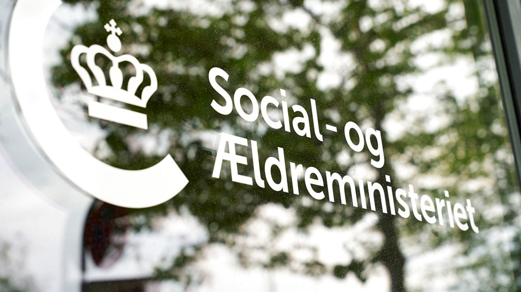 Børn og forældre i højkonflikte skilsmissesager venter i gennemsnit mere end fem måneder på de psykologundersøgelser, der indgår i sager om afklaring af blandt andet forældremyndighed og deleordninger.
<span>Familieretshuset forventer, at ventetiderne vil stige yderligere fremadrettet.<br></span><br>