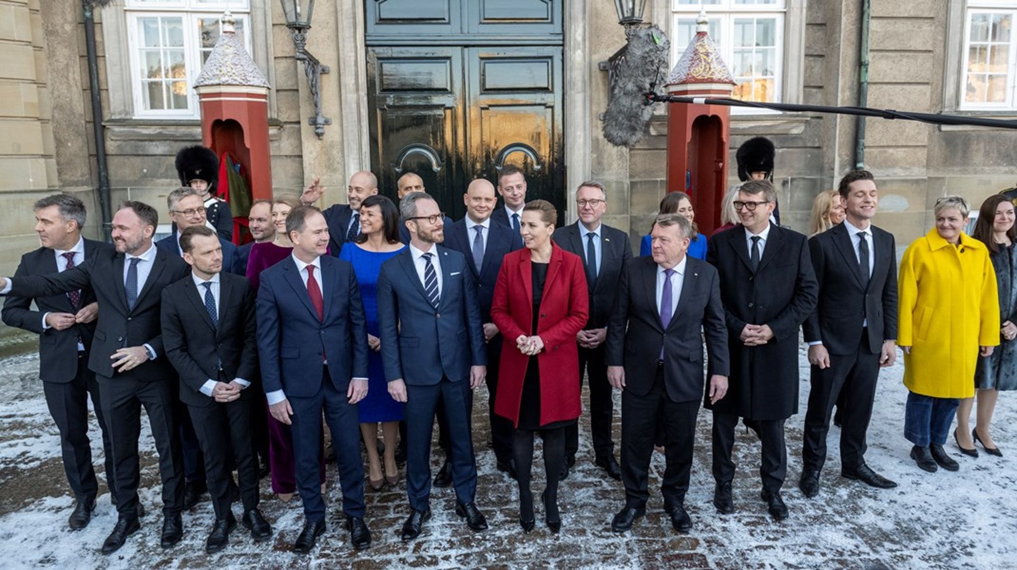 Den nye SVM-regering tæller 23 ministre.