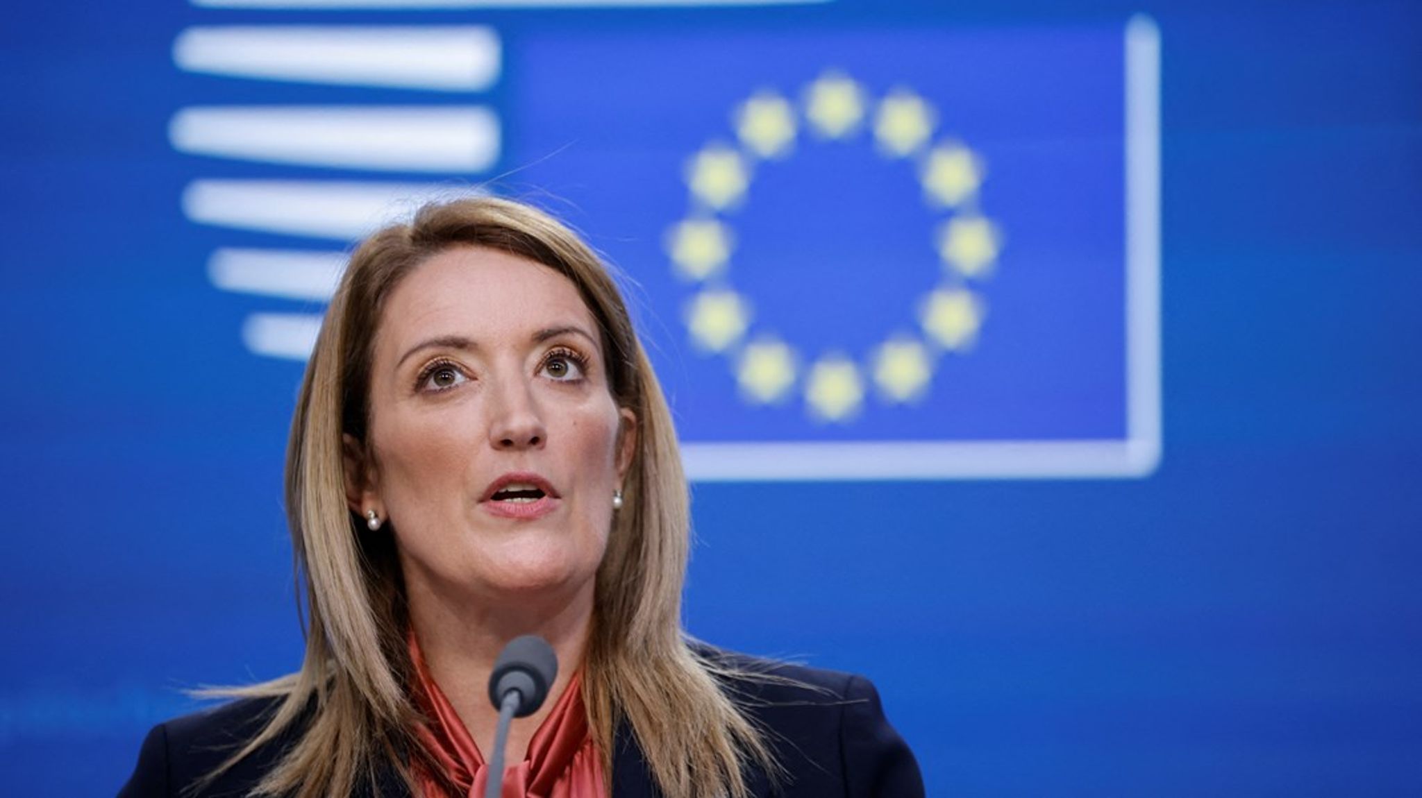 I november godkendte Parlamentet et lån&nbsp;på 18 milliarder euro til at drive ukrainske skoler og give husly til mennesker, der skal genhuses. Parlamentets formand, Roberta Metsola, har desuden været med til at organisere donationer&nbsp;af generatorer fra europæiske storbyer til Ukraine, skriver Sune Olofsson Hansen.