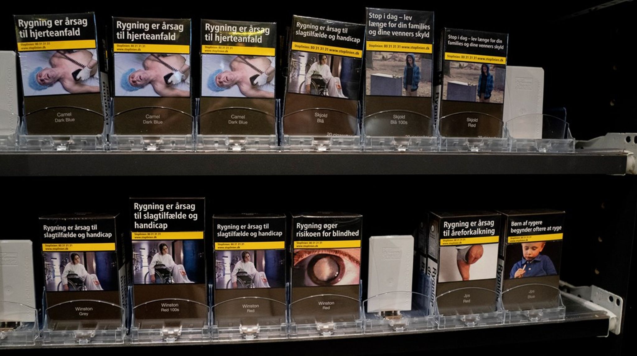 Der er ikke noget, der tyder på, at mange små prisstigninger på cigaretter har nogen effekt. Prisstigningerne skal kunne mærkes, hvis flere skal stoppe med at ryge, skriver Niels Them Kjær.